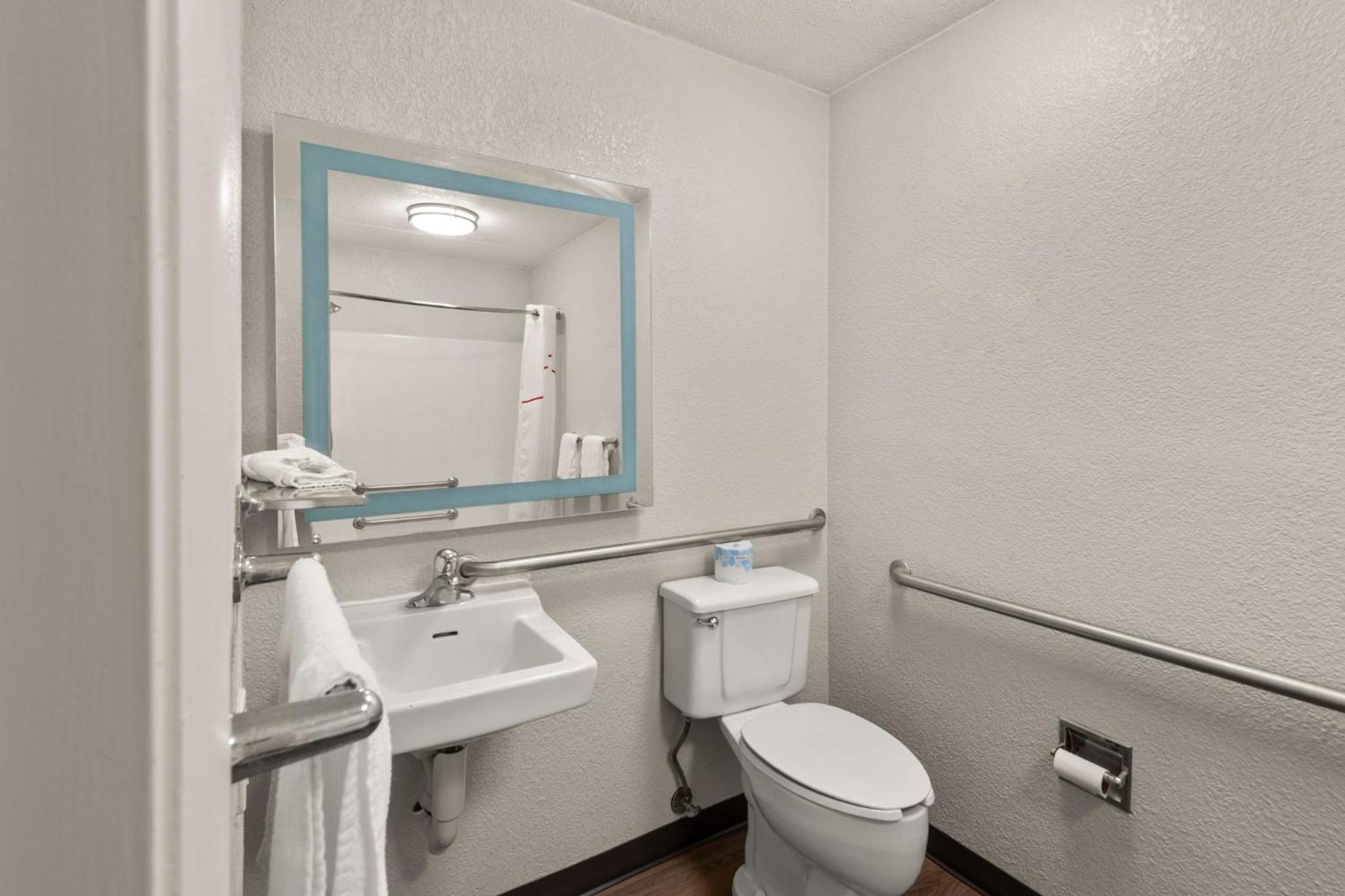 Standard King Room Disability Access Smoke Free - Photo 3