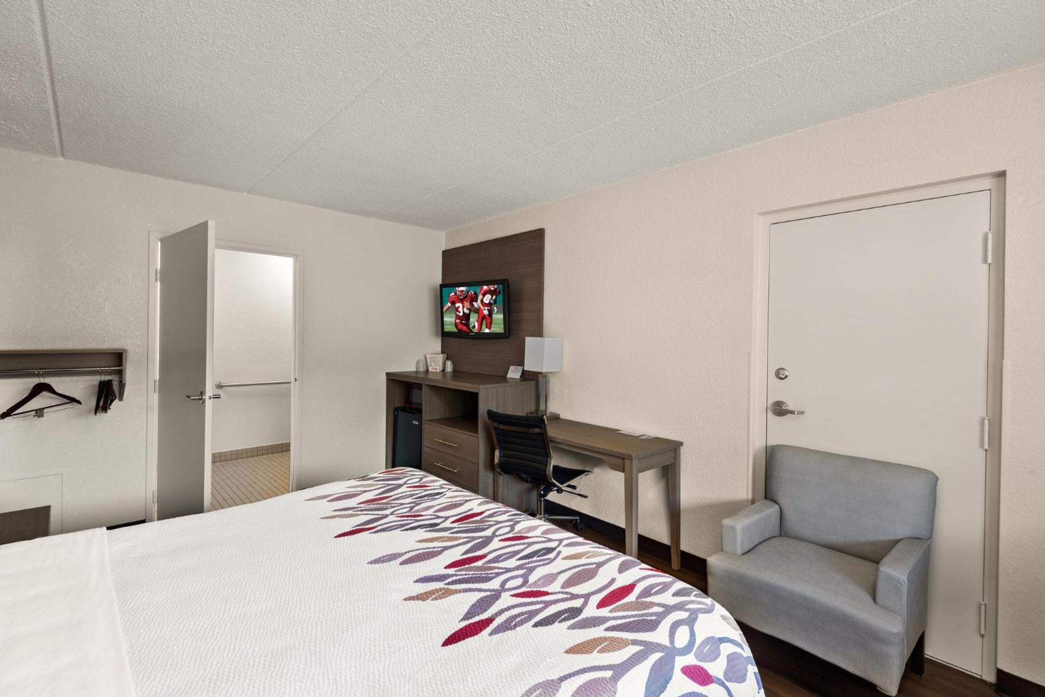  Standard King Room Disability Access Smoke Free - Photo 7