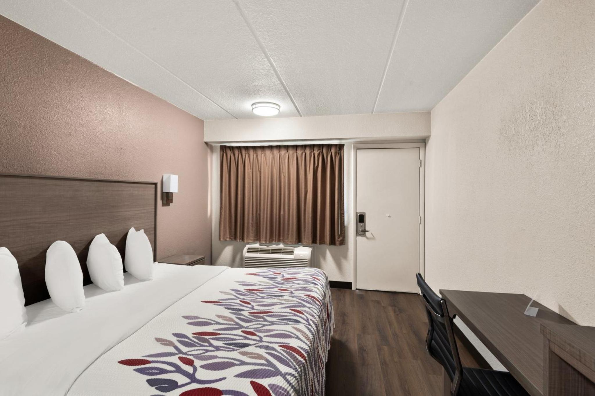  Standard King Room Disability Access Smoke Free - Photo 5