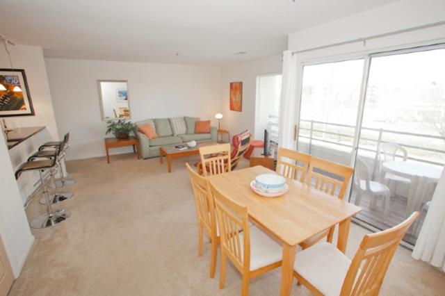 Two-Bedroom House photo 3