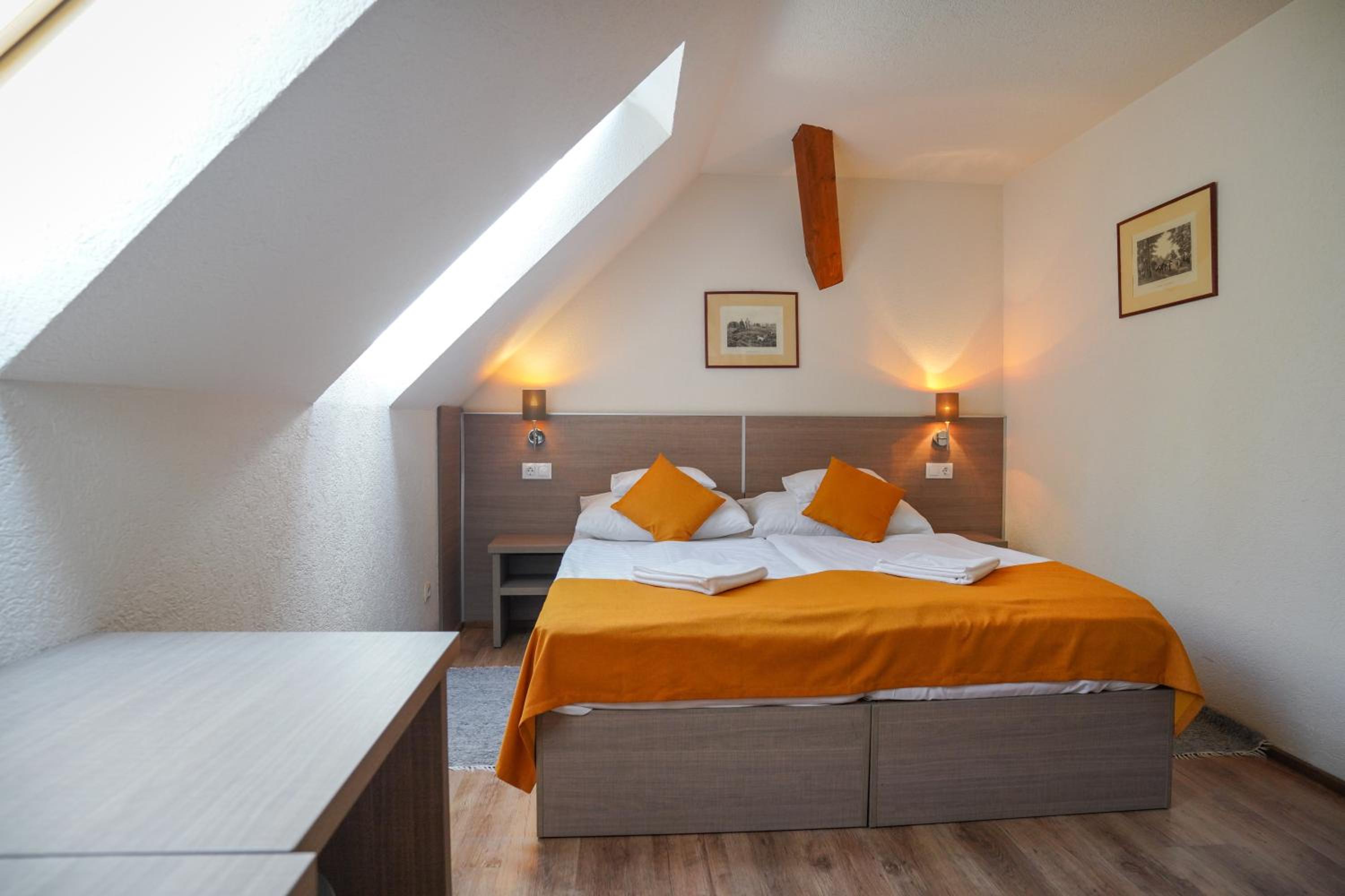 Standard Queen Room