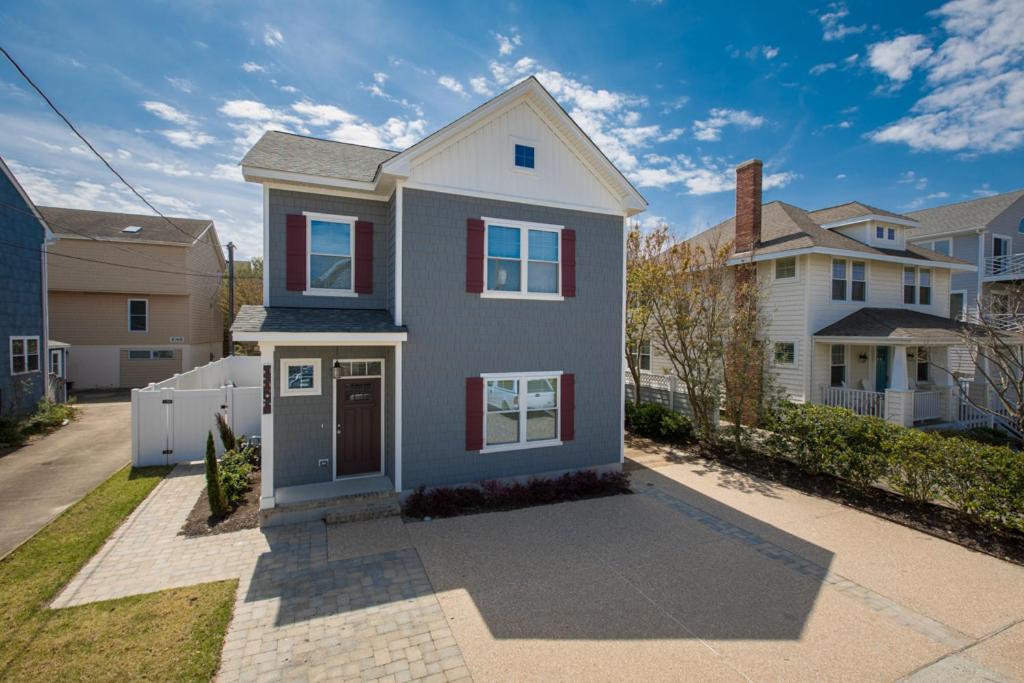 Five-Bedroom House photo 2