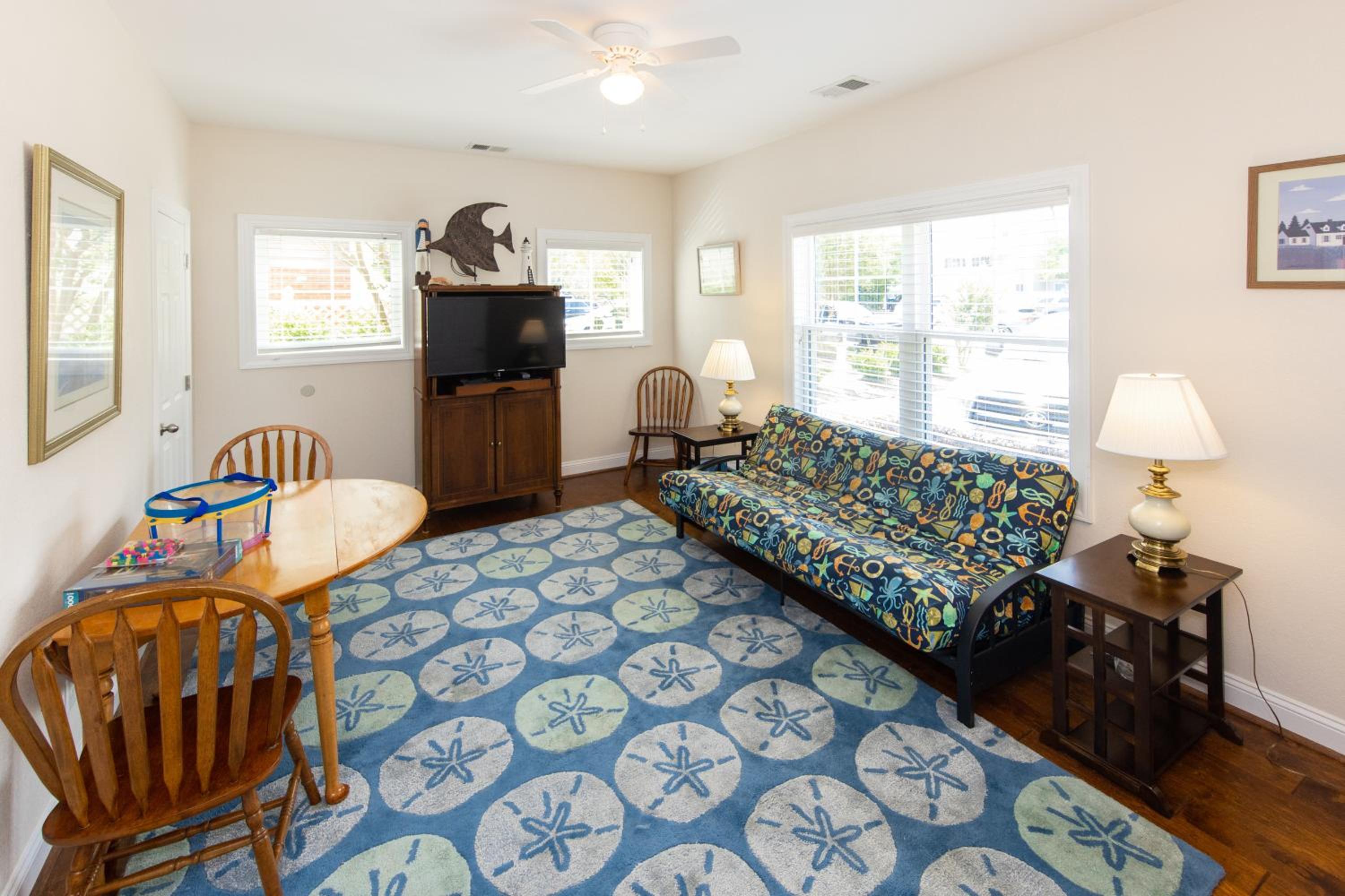 Five-Bedroom House photo 1