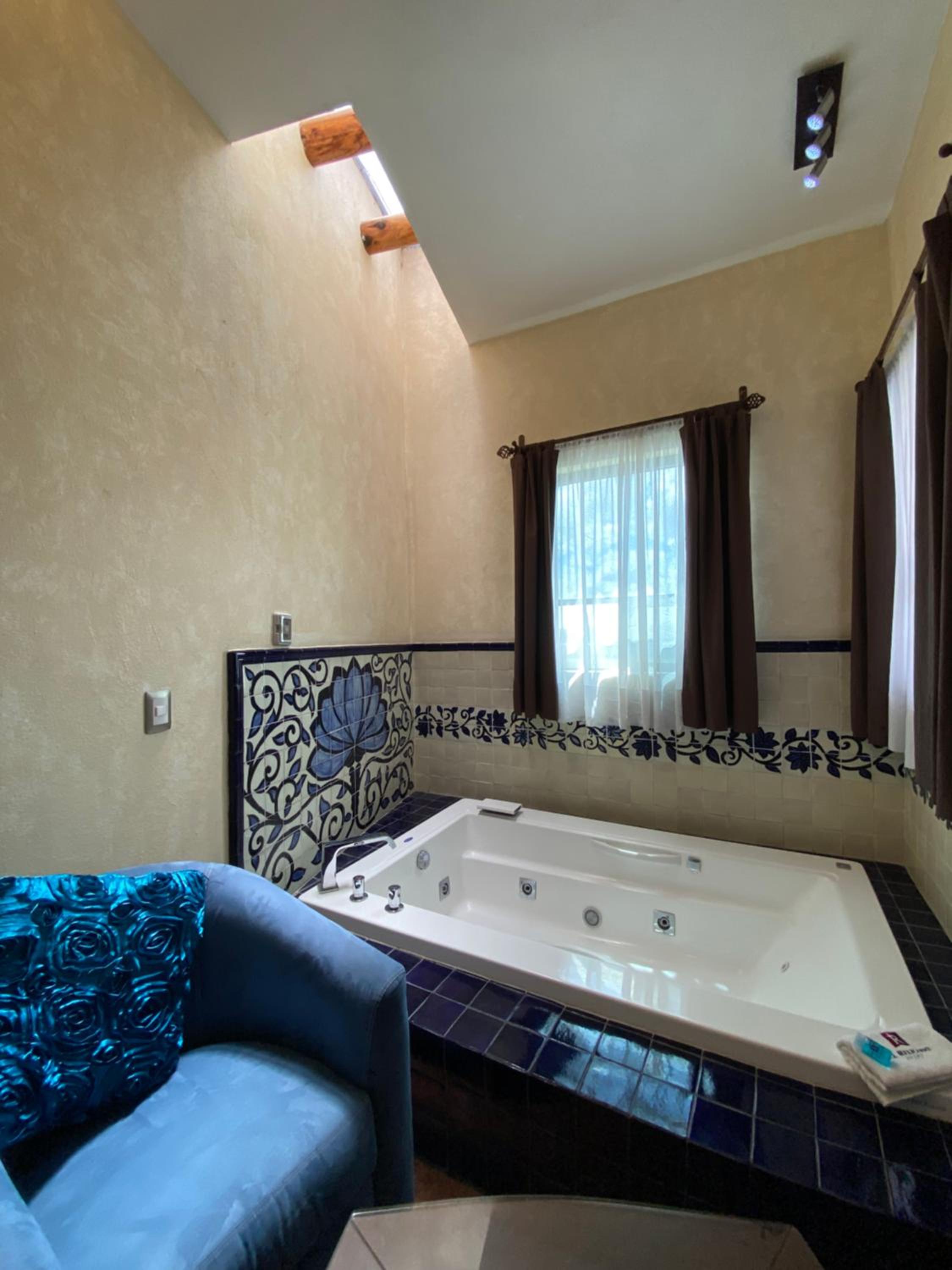 Deluxe Suite - Photo 6