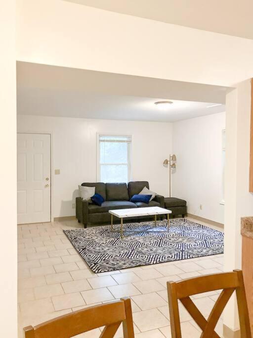Three-Bedroom Apartment photo 1