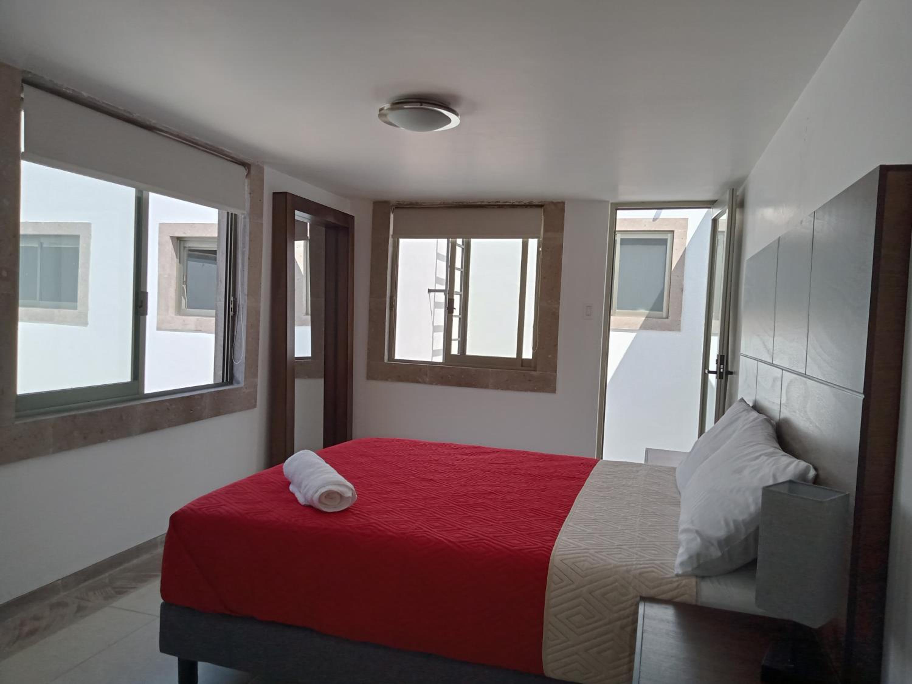 Queen Room photo 1