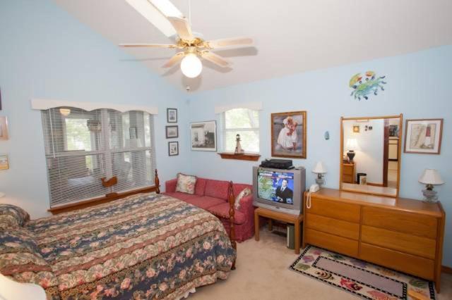 Five-Bedroom House photo 2
