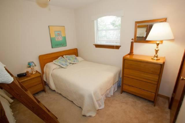 Five-Bedroom House photo 3