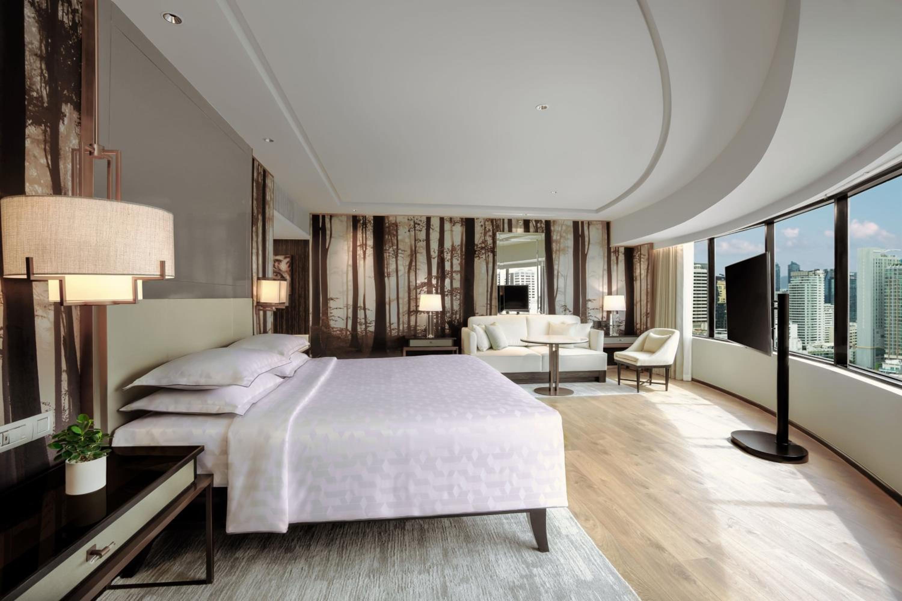 One-Bedroom Executive King Suite - Lounge Access - Photo 8