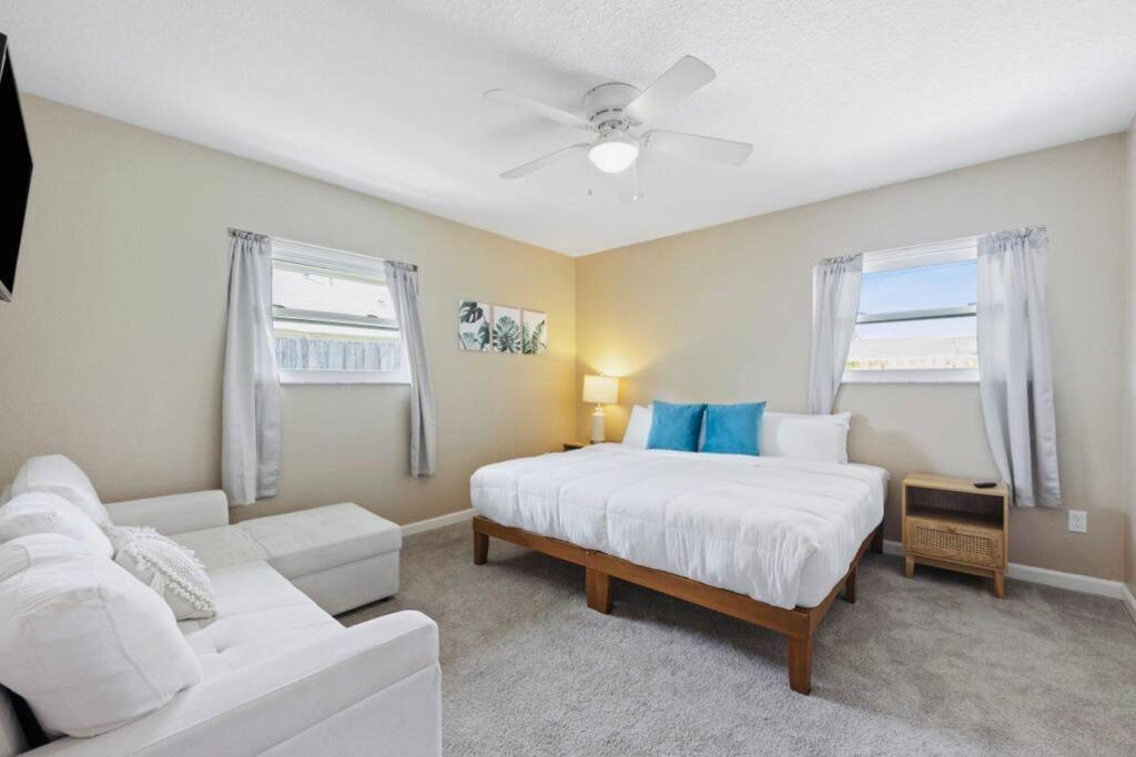 Three-Bedroom House photo 2