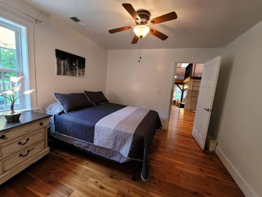 Three-Bedroom Vacation Home  photo 2