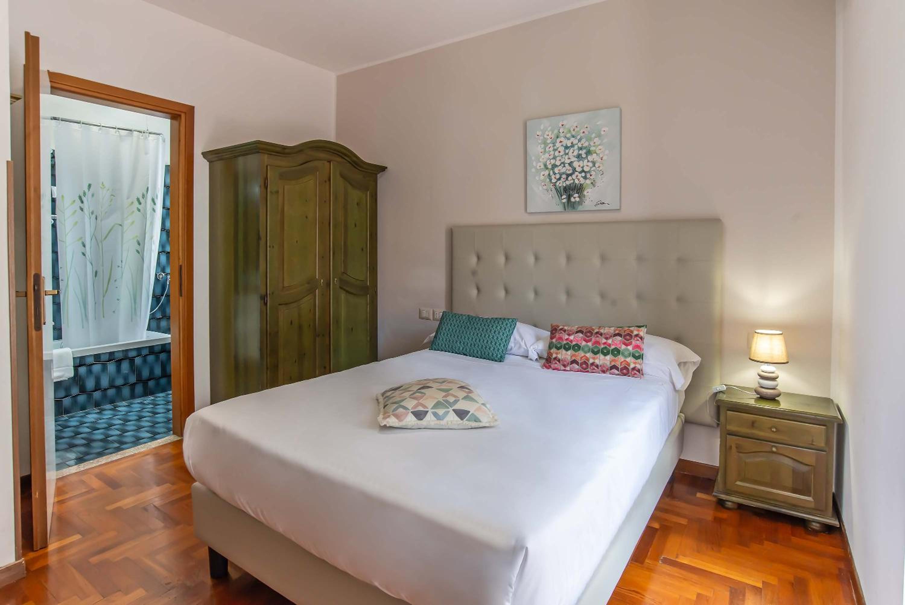 Small Double Room - Photo 7