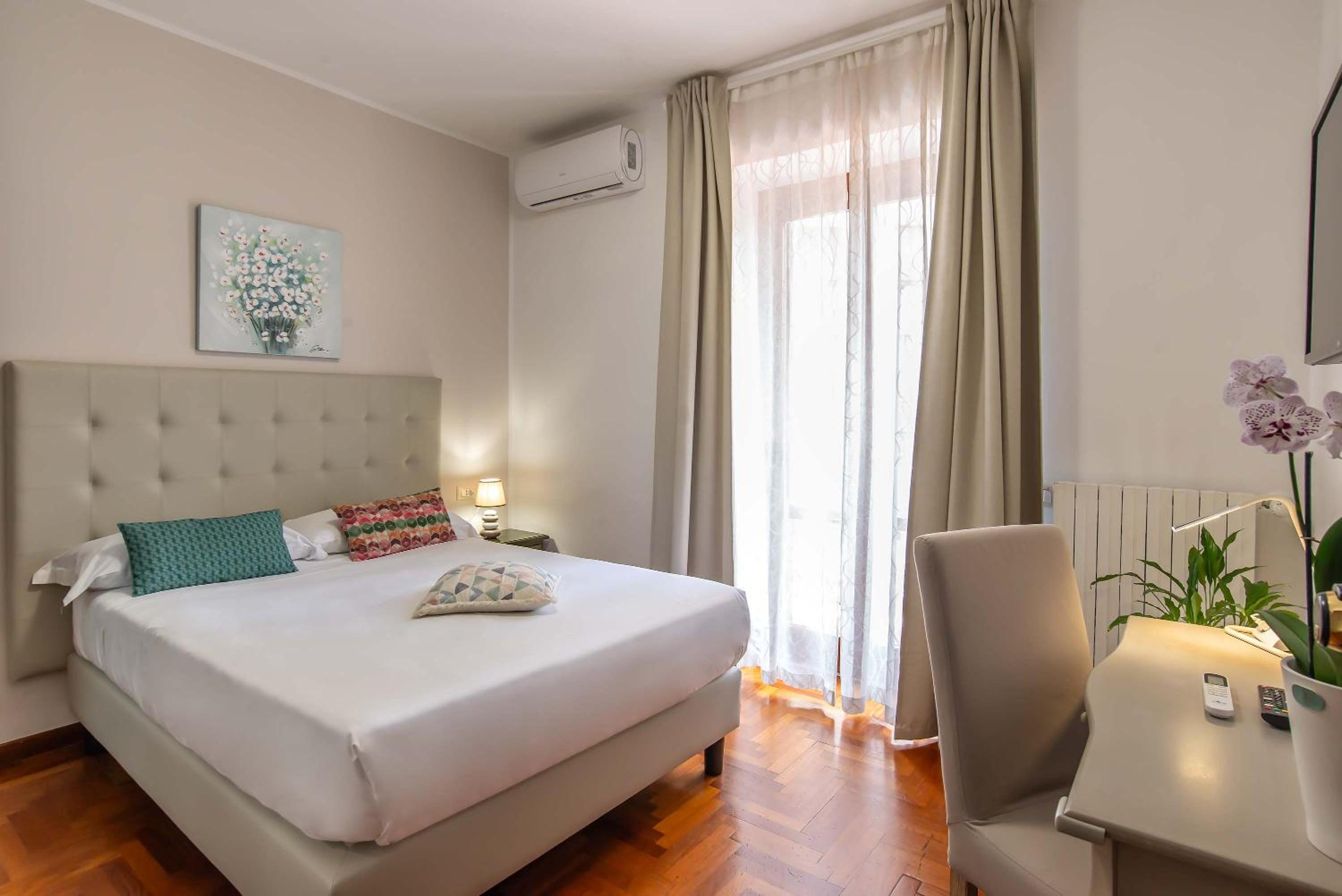 Small Double Room - Photo 1