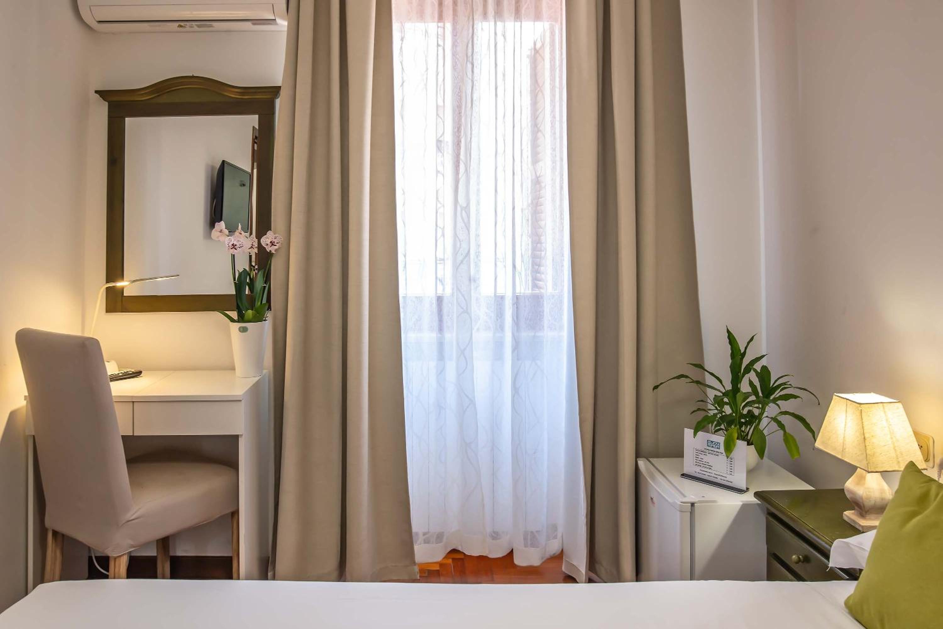 Economy Double Room - Photo 5