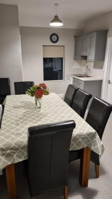 Three-Bedroom House photo 3