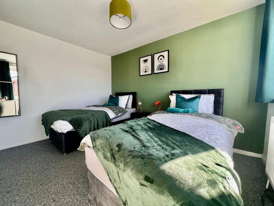 Three-Bedroom House photo 2