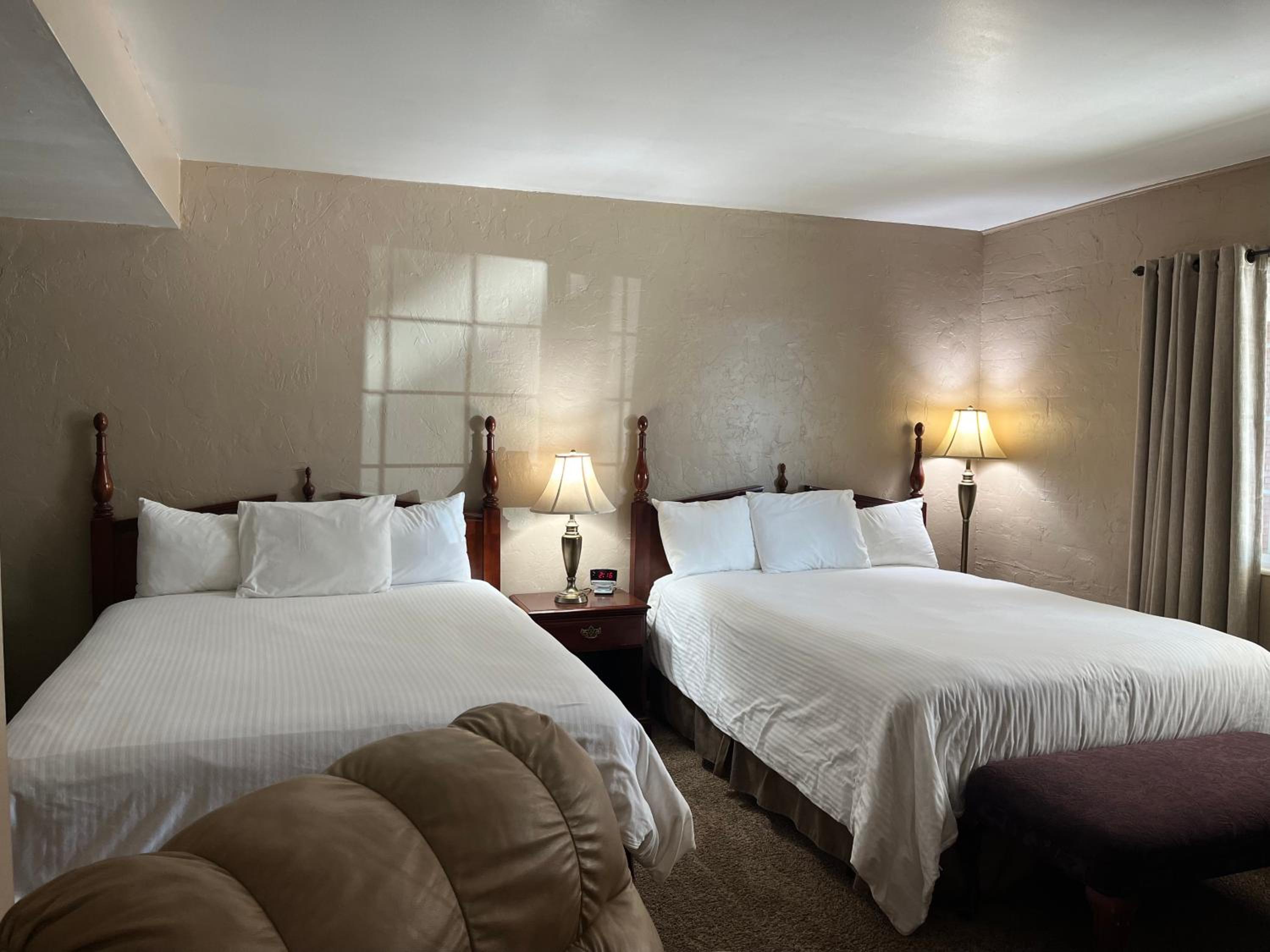 Queen Room with Two Queen Beds - Photo 6