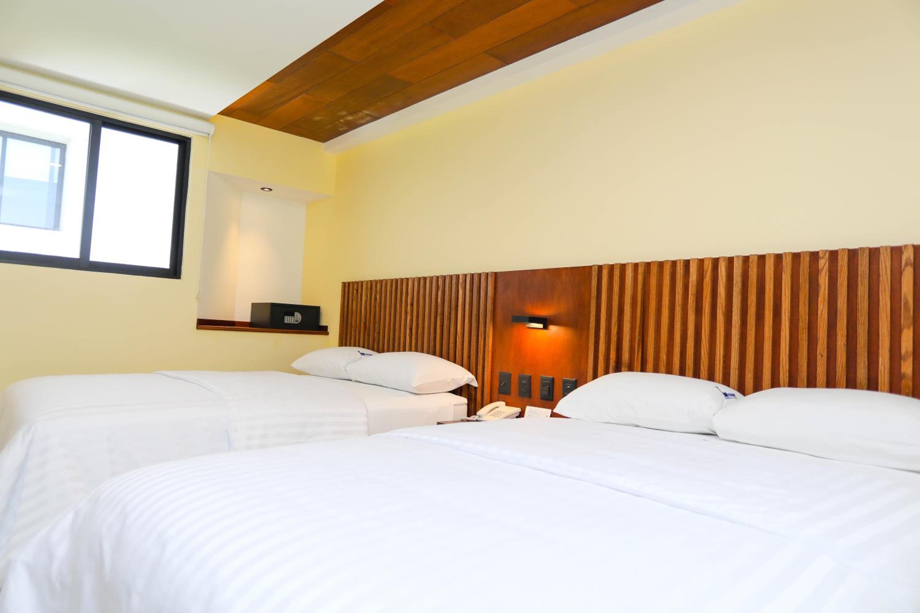 Deluxe Room - Photo 21