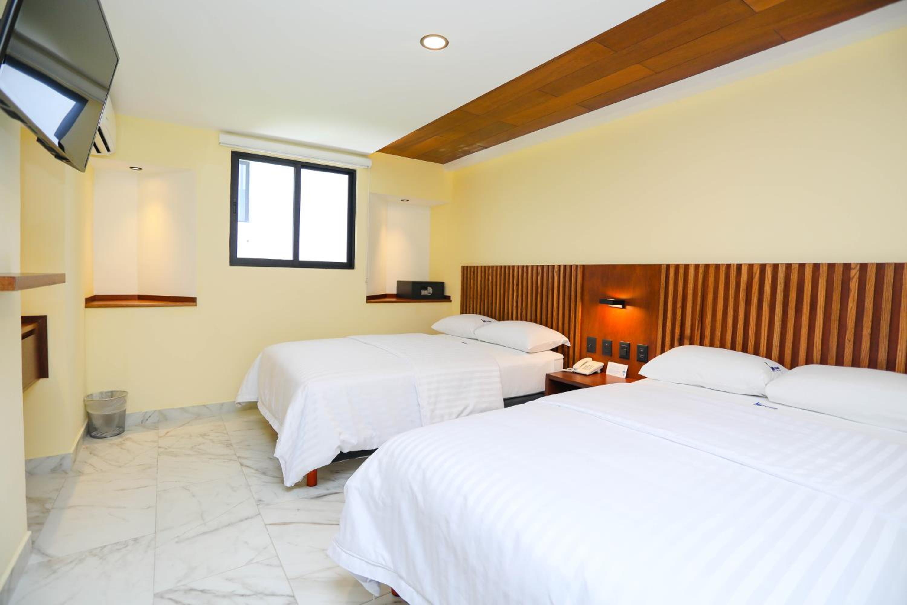 Deluxe Room - Photo 19