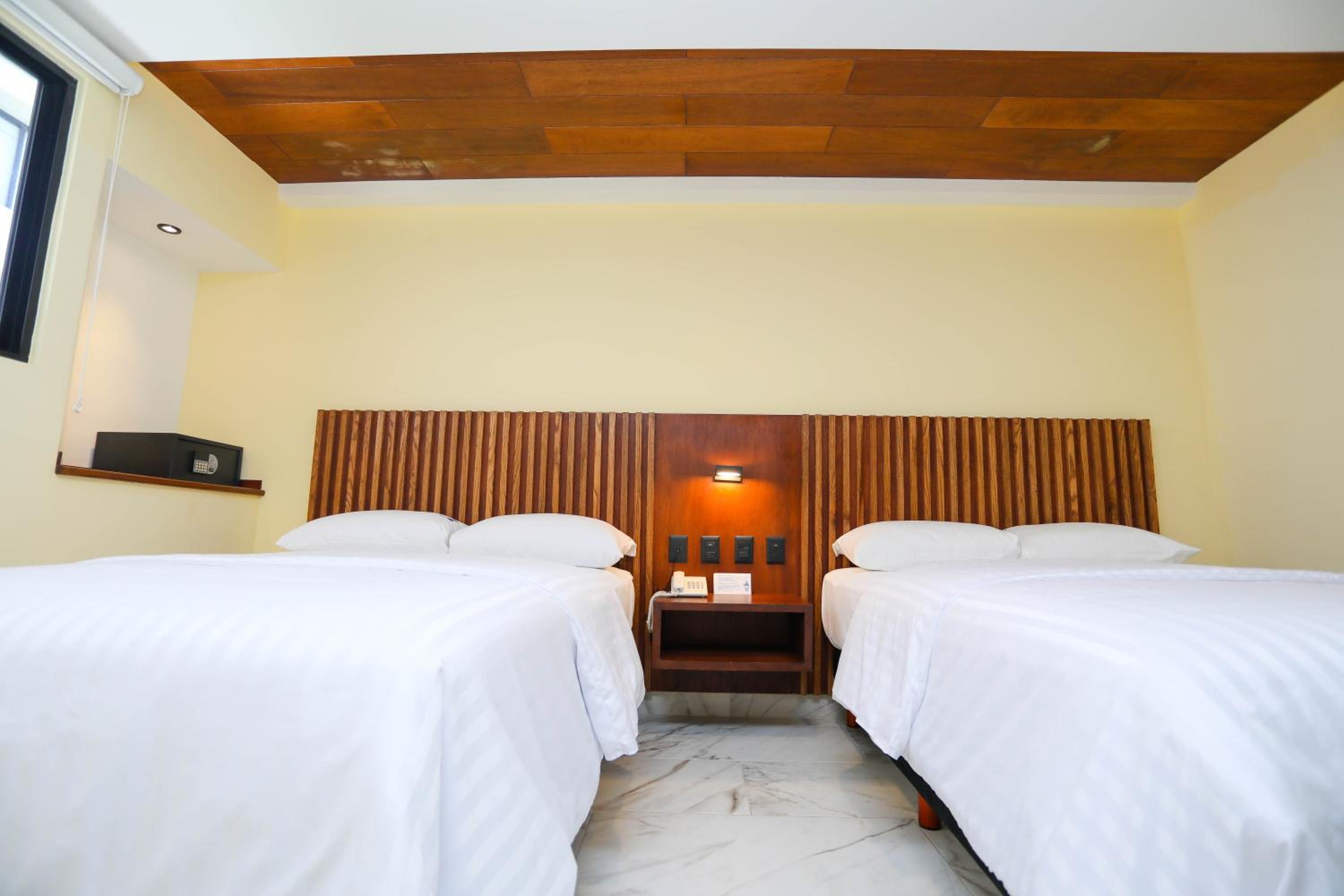 Deluxe Room - Photo 18