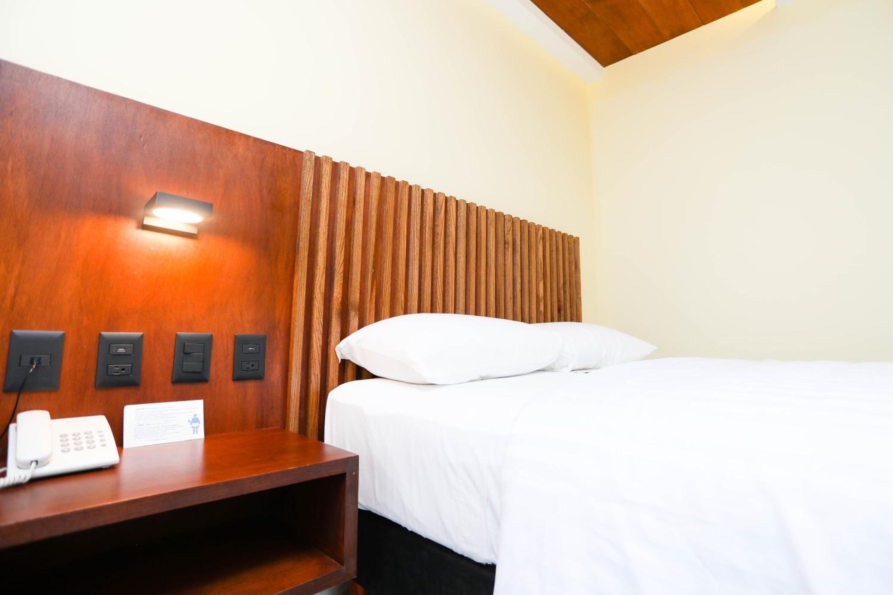 Deluxe Room - Photo 27