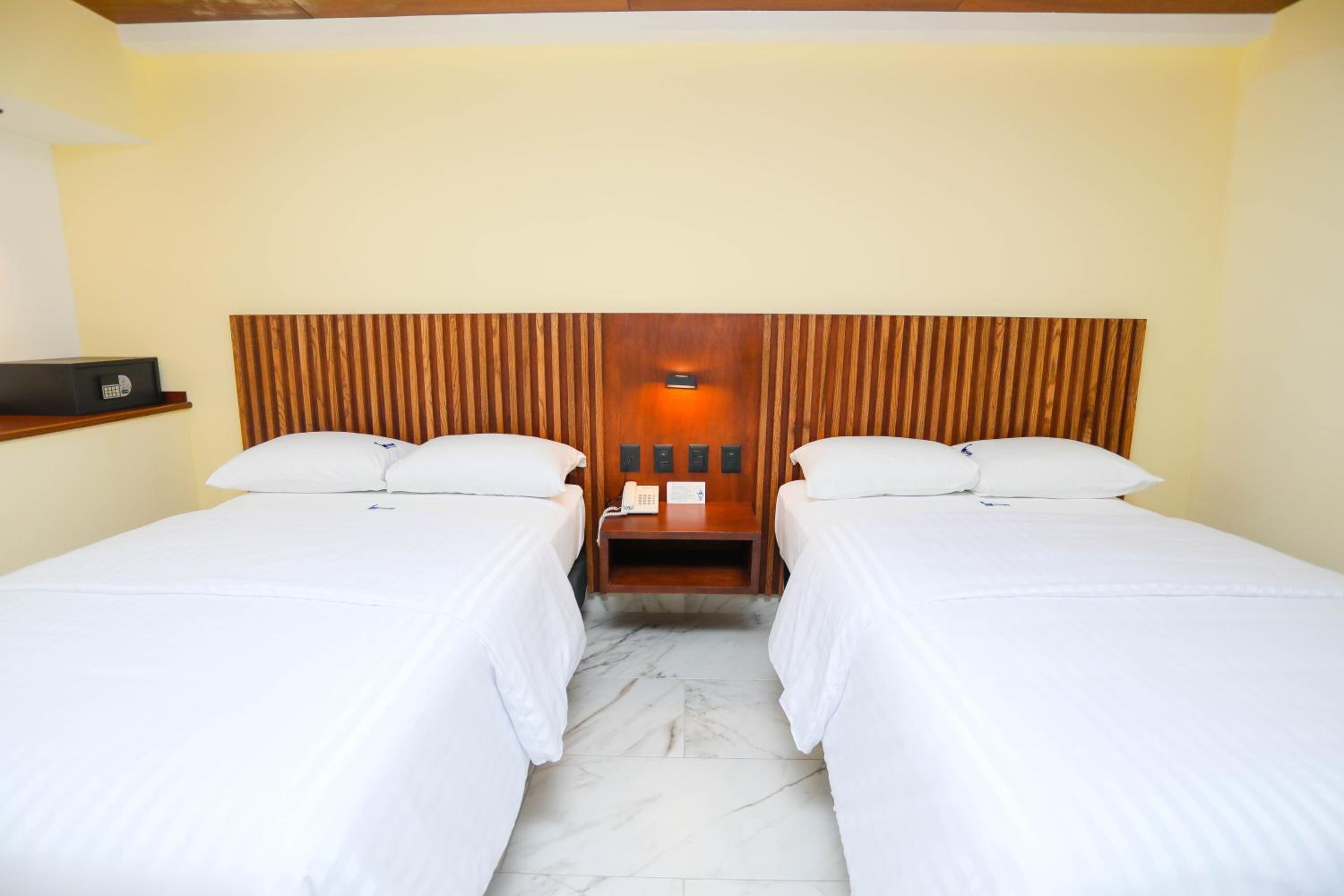 Deluxe Room - Photo 23