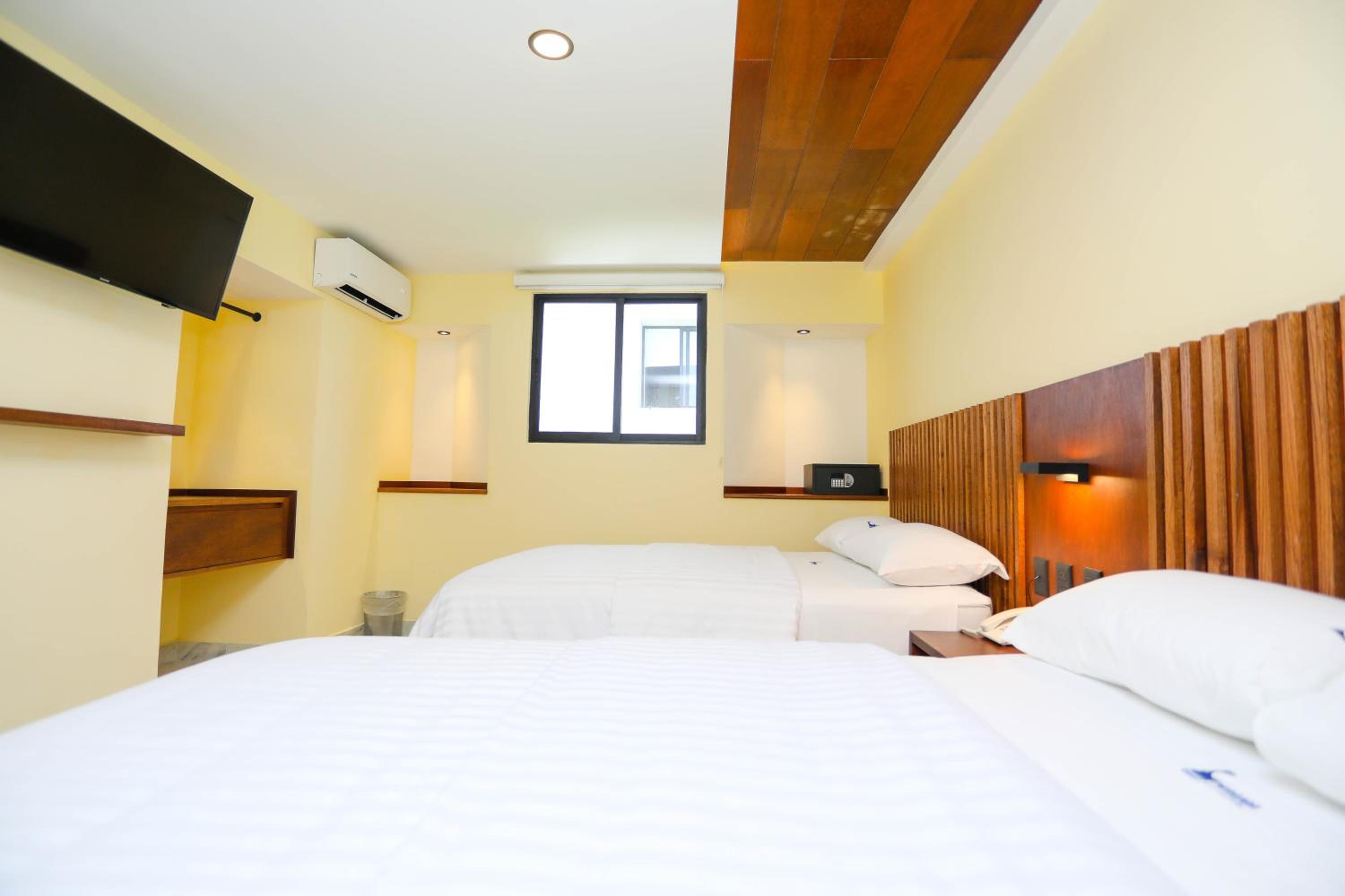 Deluxe Room - Photo 28