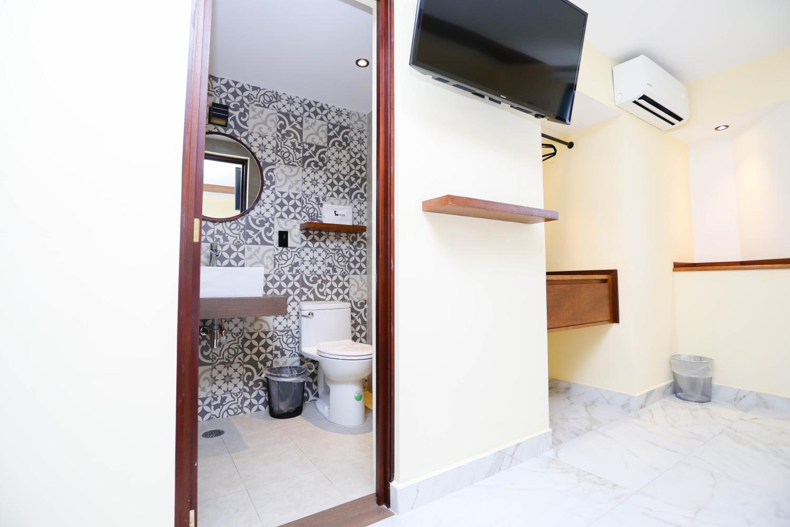 Deluxe Room - Photo 14