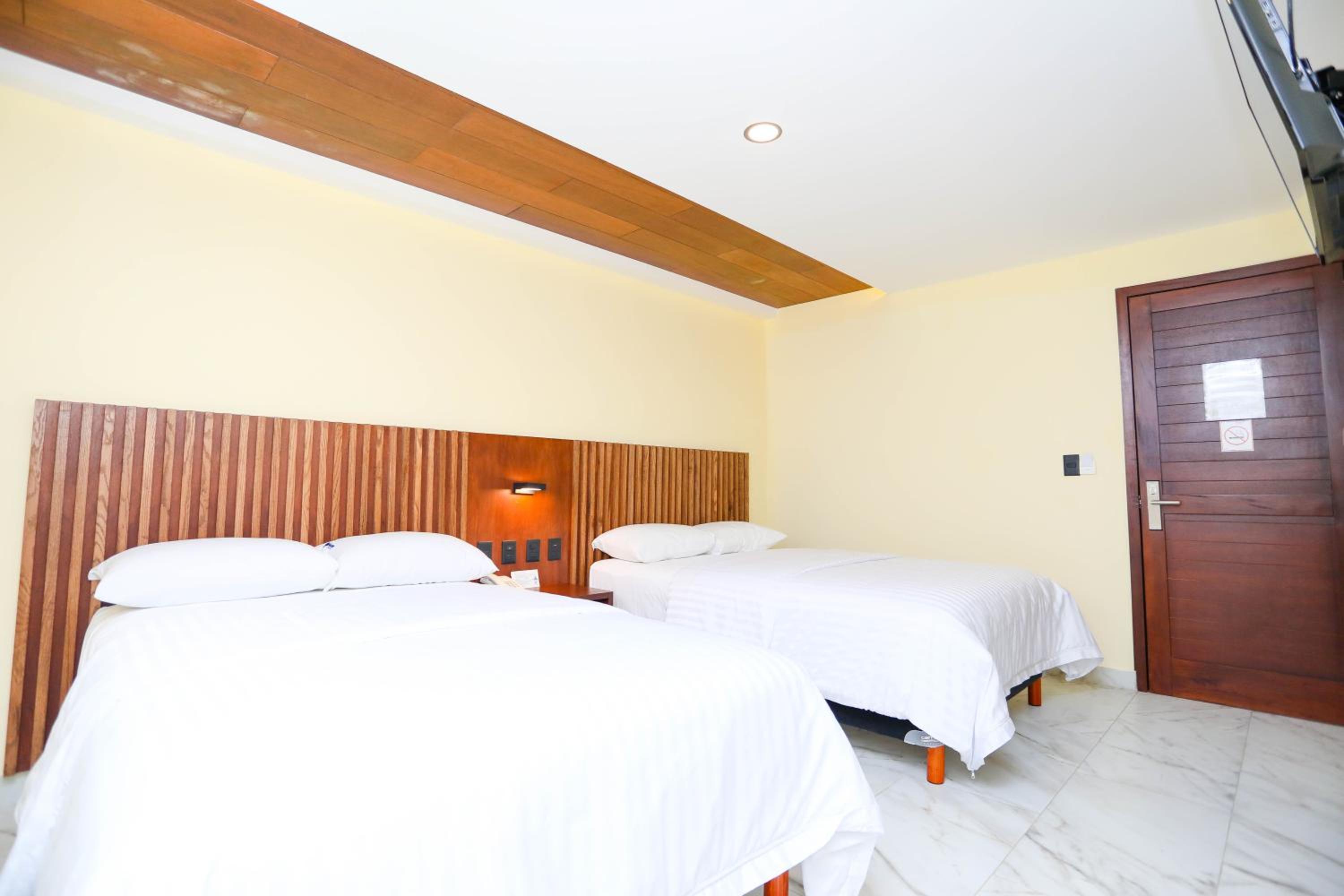 Deluxe Room - Photo 26