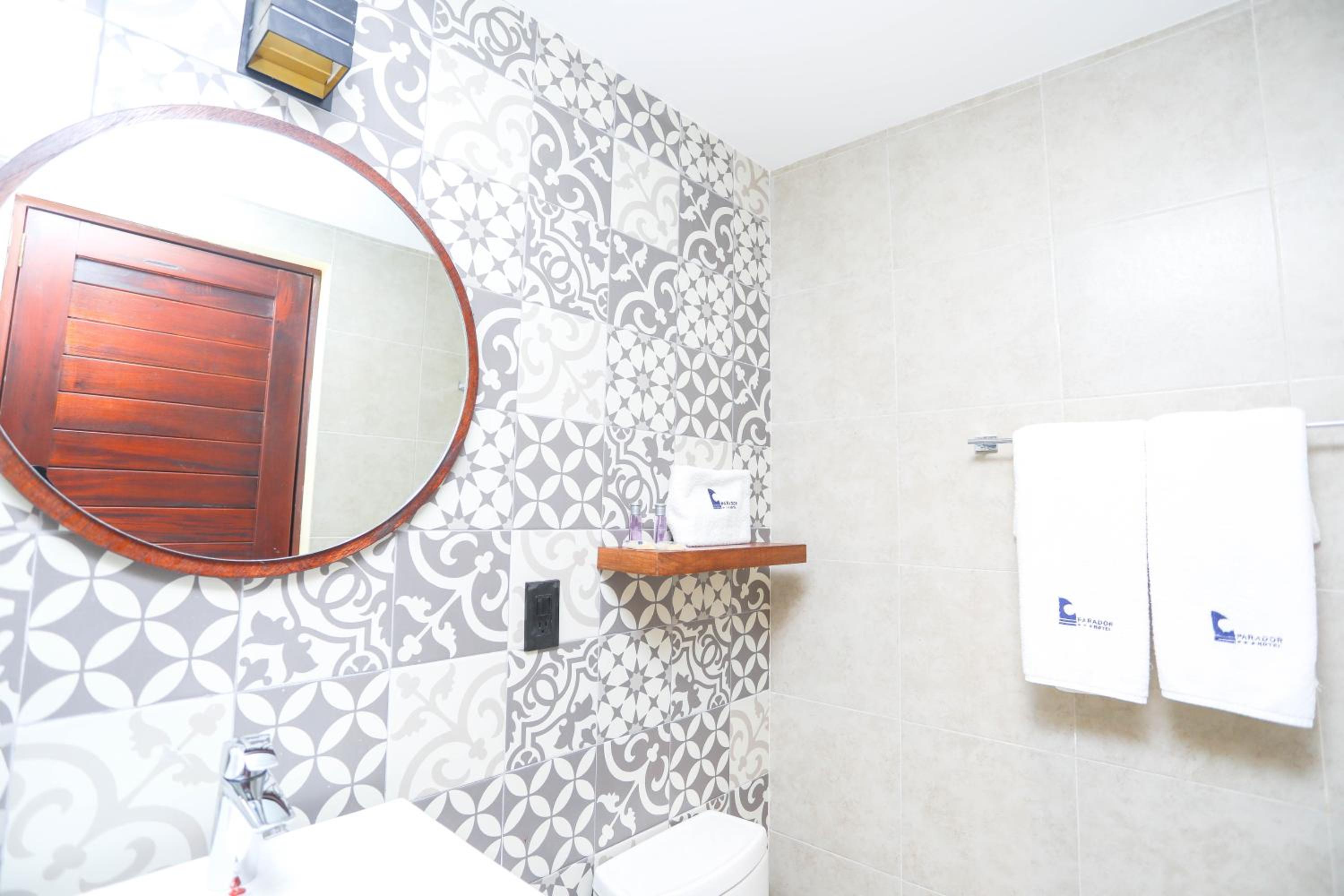 Deluxe Room - Photo 7