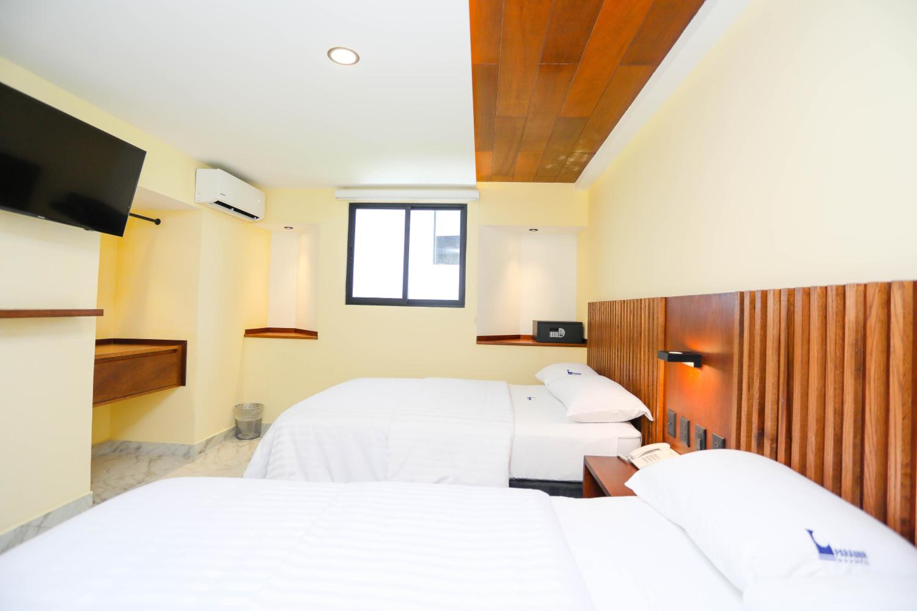 Deluxe Room - Photo 1