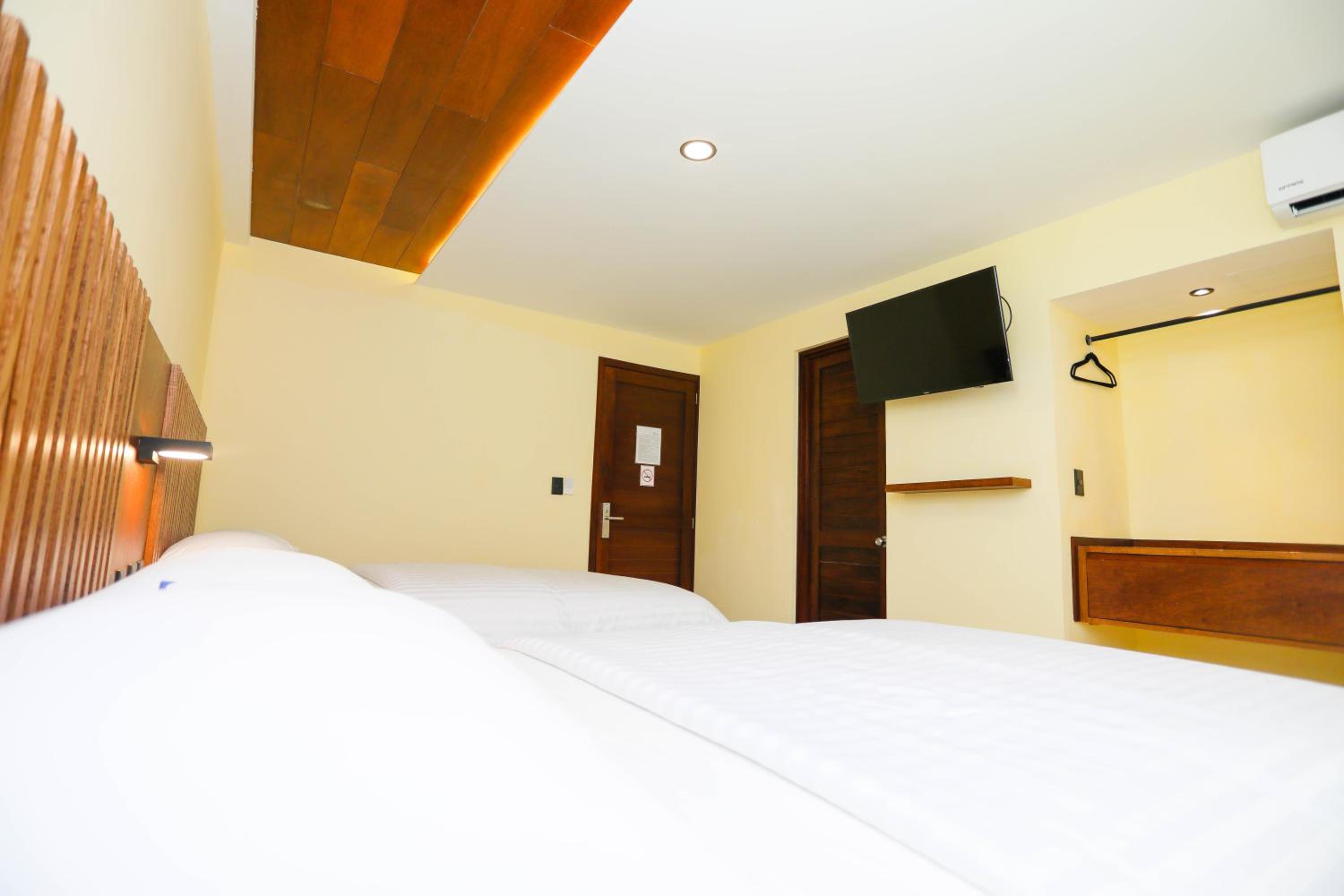 Deluxe Room - Photo 37