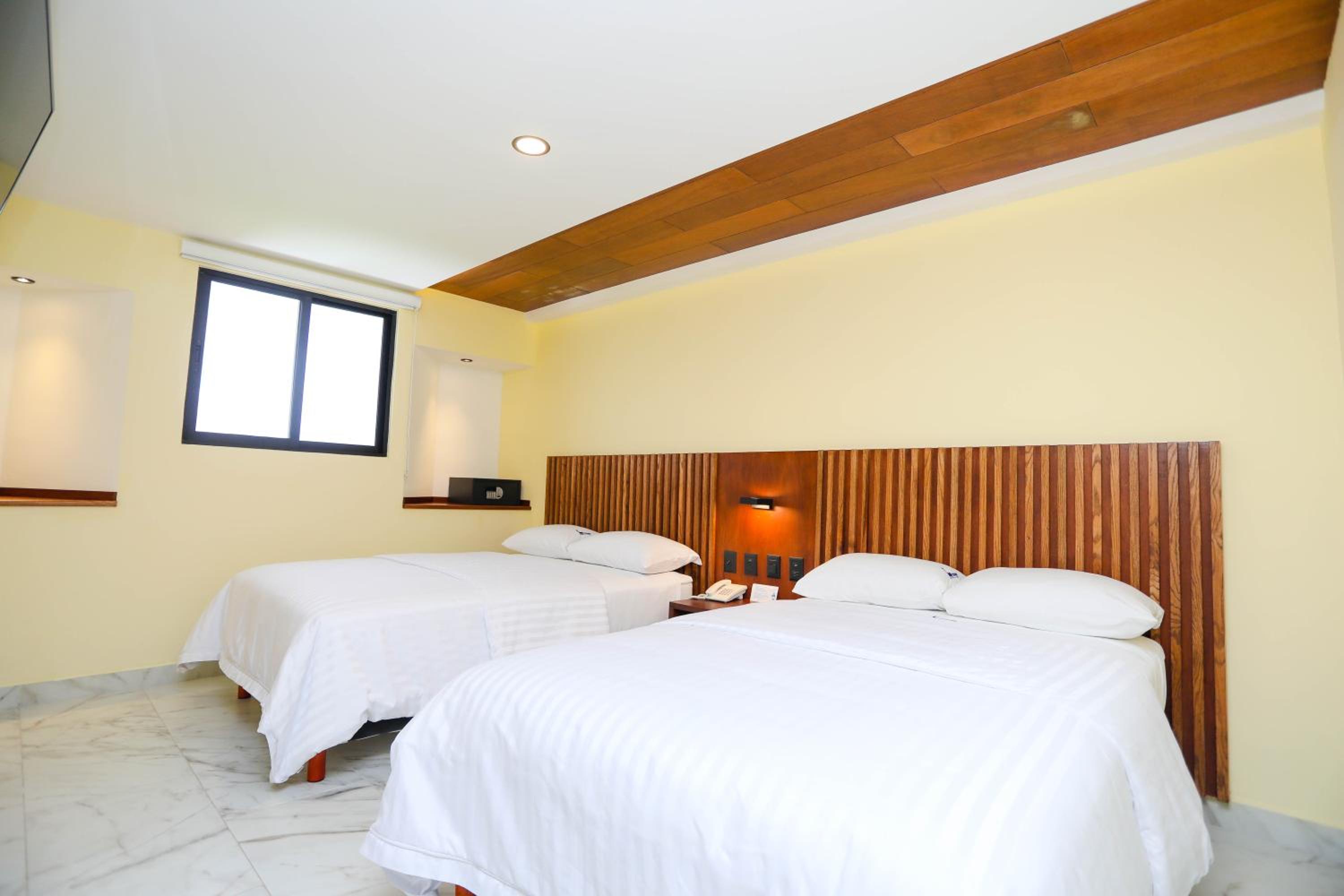 Deluxe Room - Photo 40