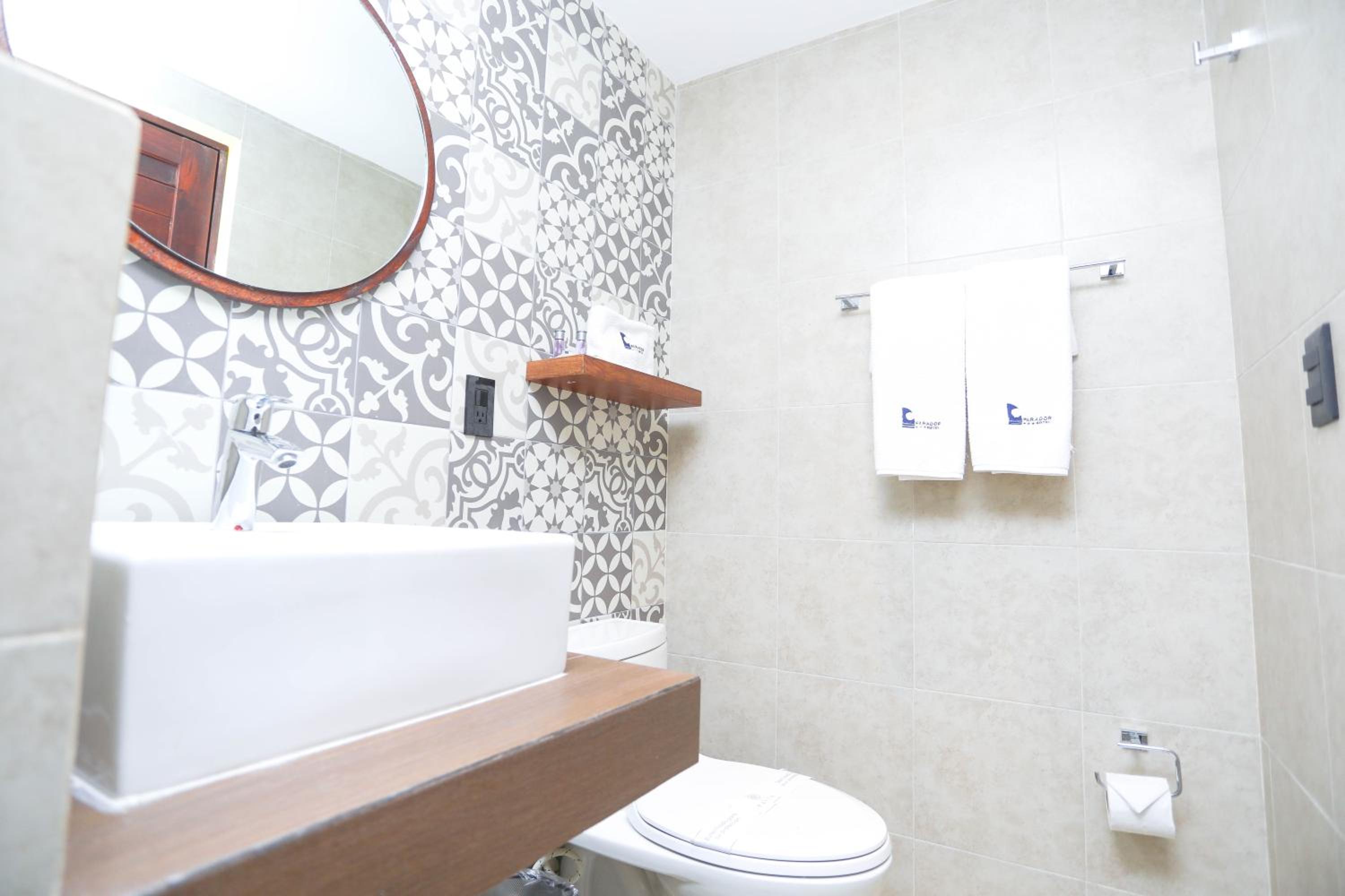 Deluxe Room - Photo 6