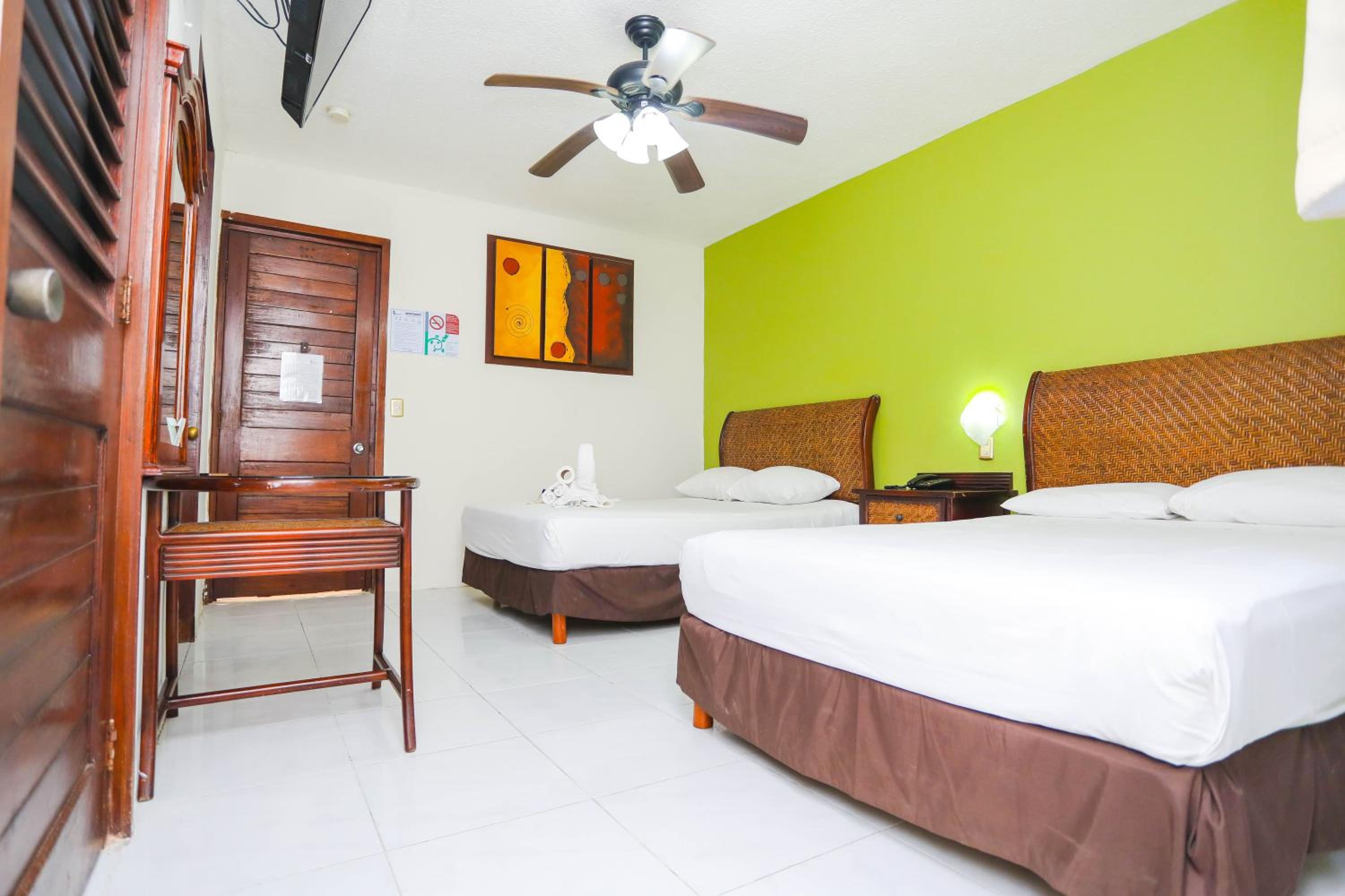 Double Room with Two Double Beds photo 2