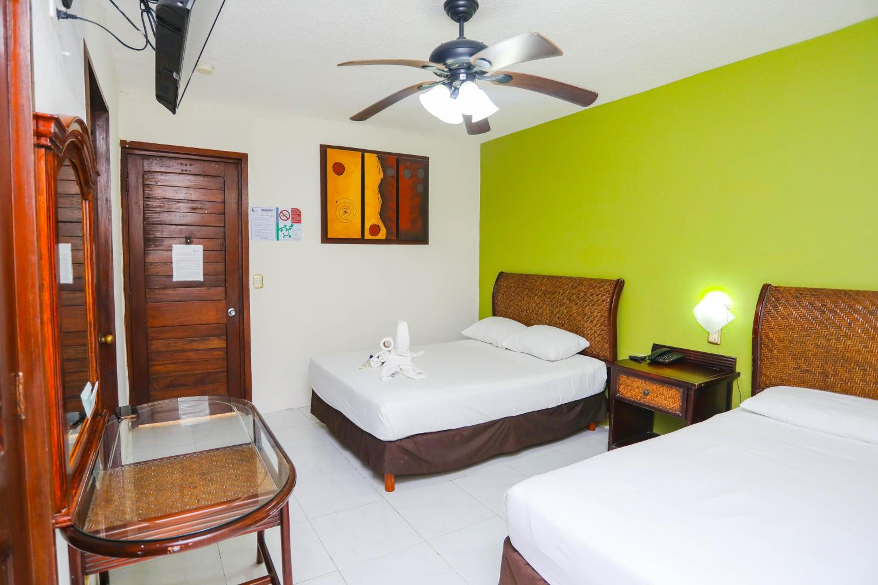 Double Room with Two Double Beds photo 1