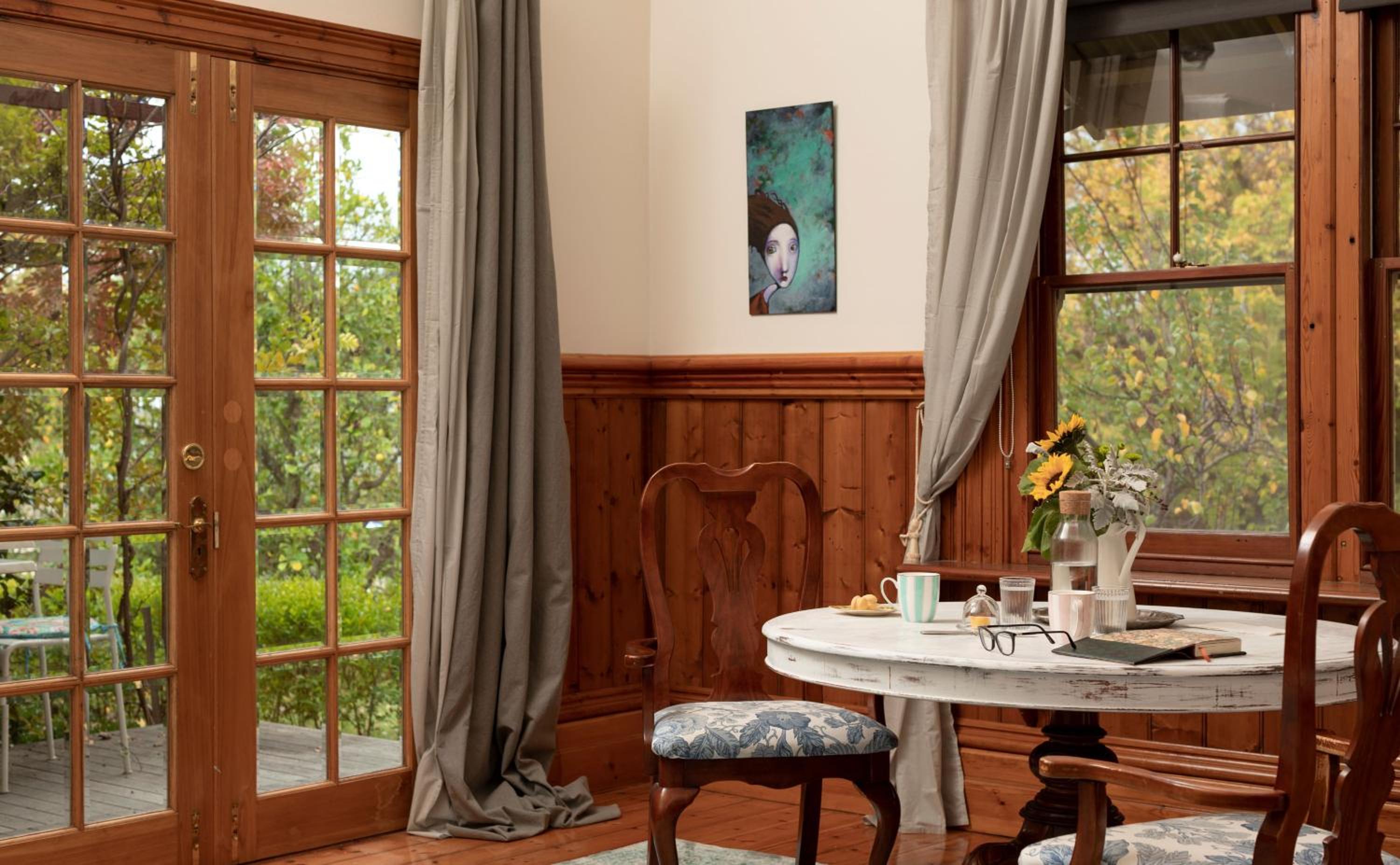 Deluxe King Suite - Non Pet Friendly photo 2
