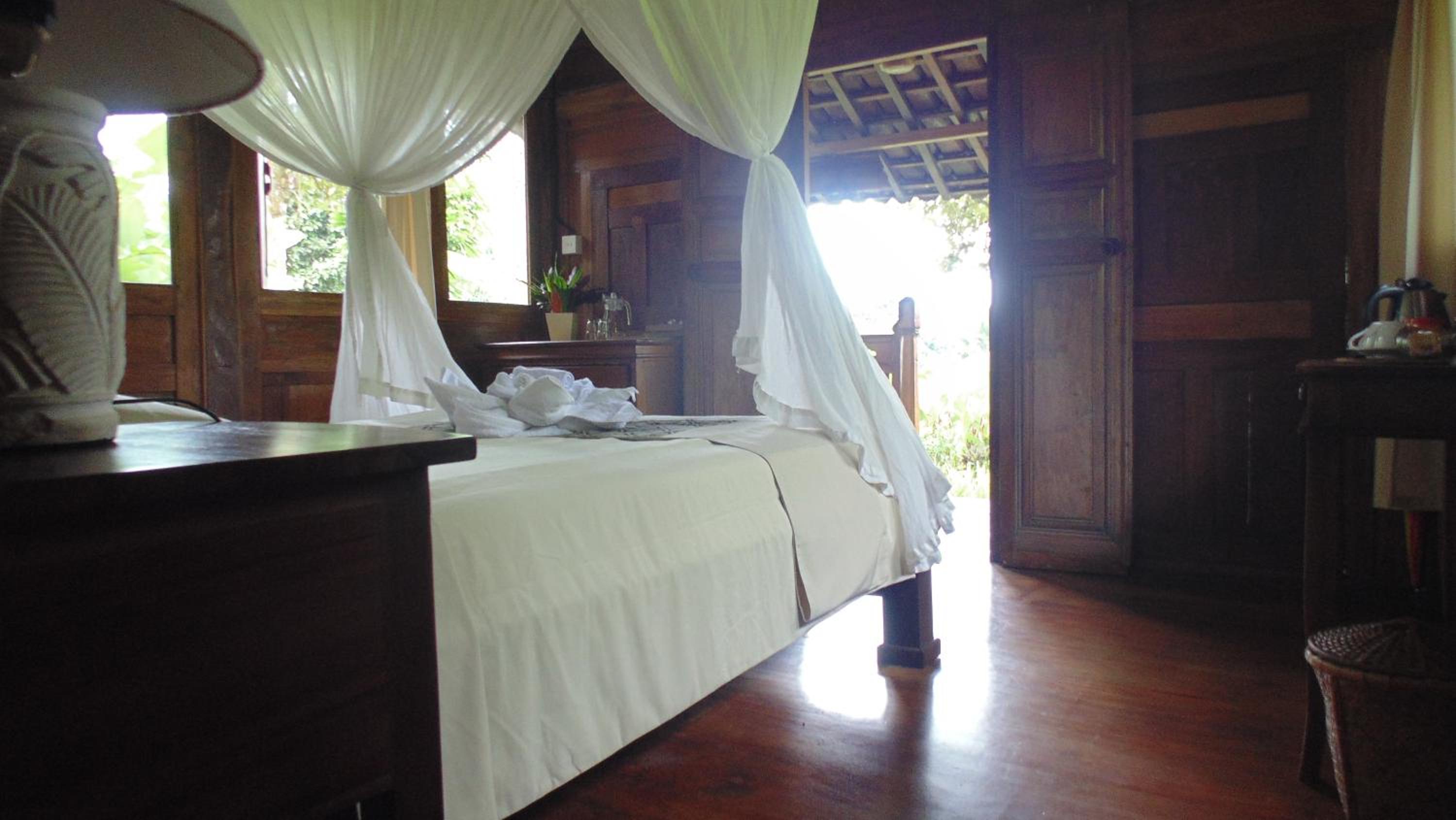 Bungalow with Garden View - Photo 12