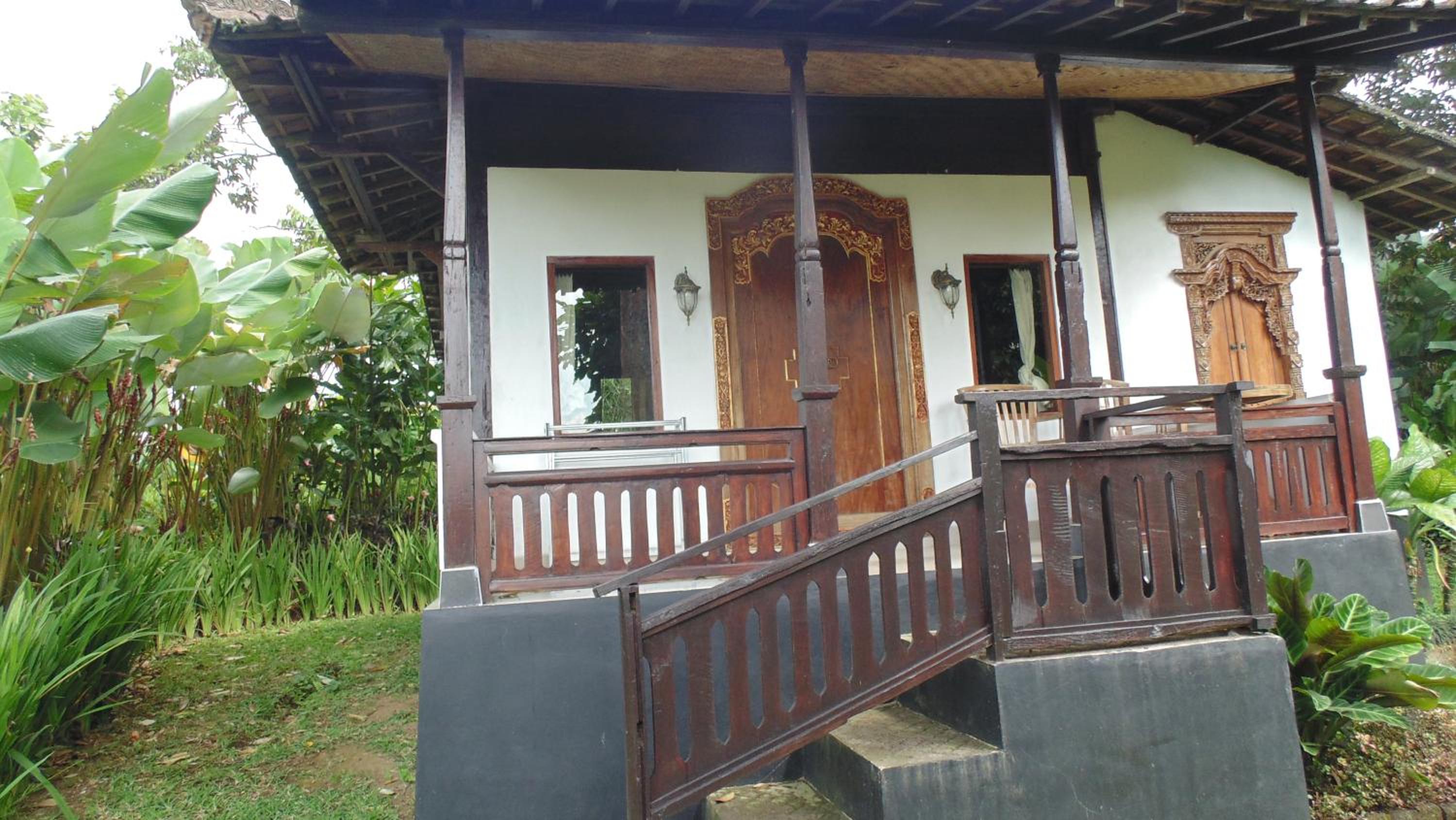 Bungalow with Garden View - Photo 8