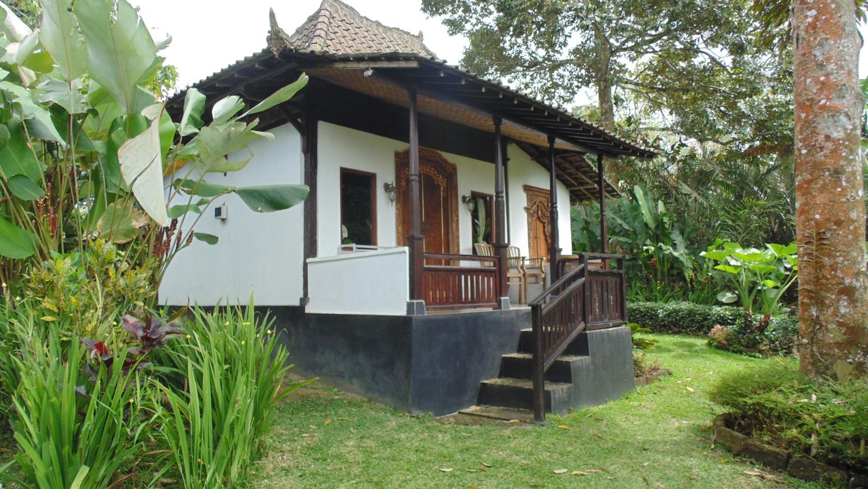 Bungalow with Garden View - Photo 9