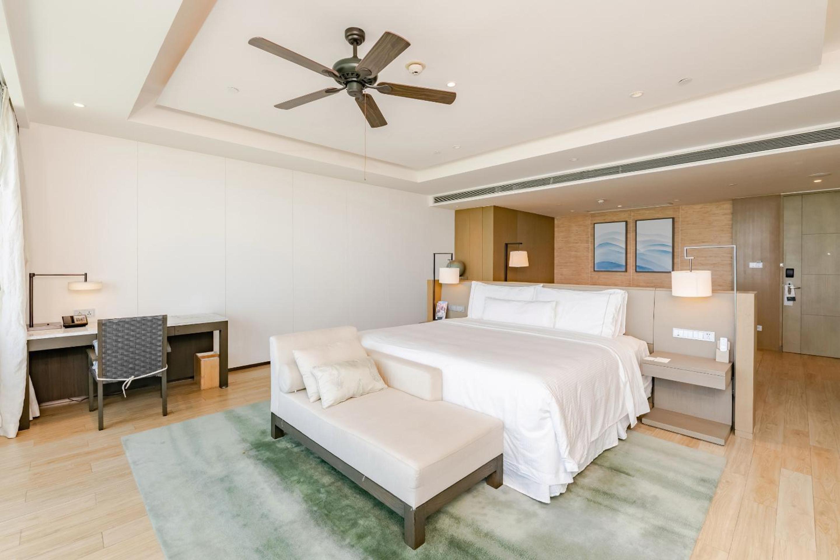 Oceanfront Studio Room photo 2