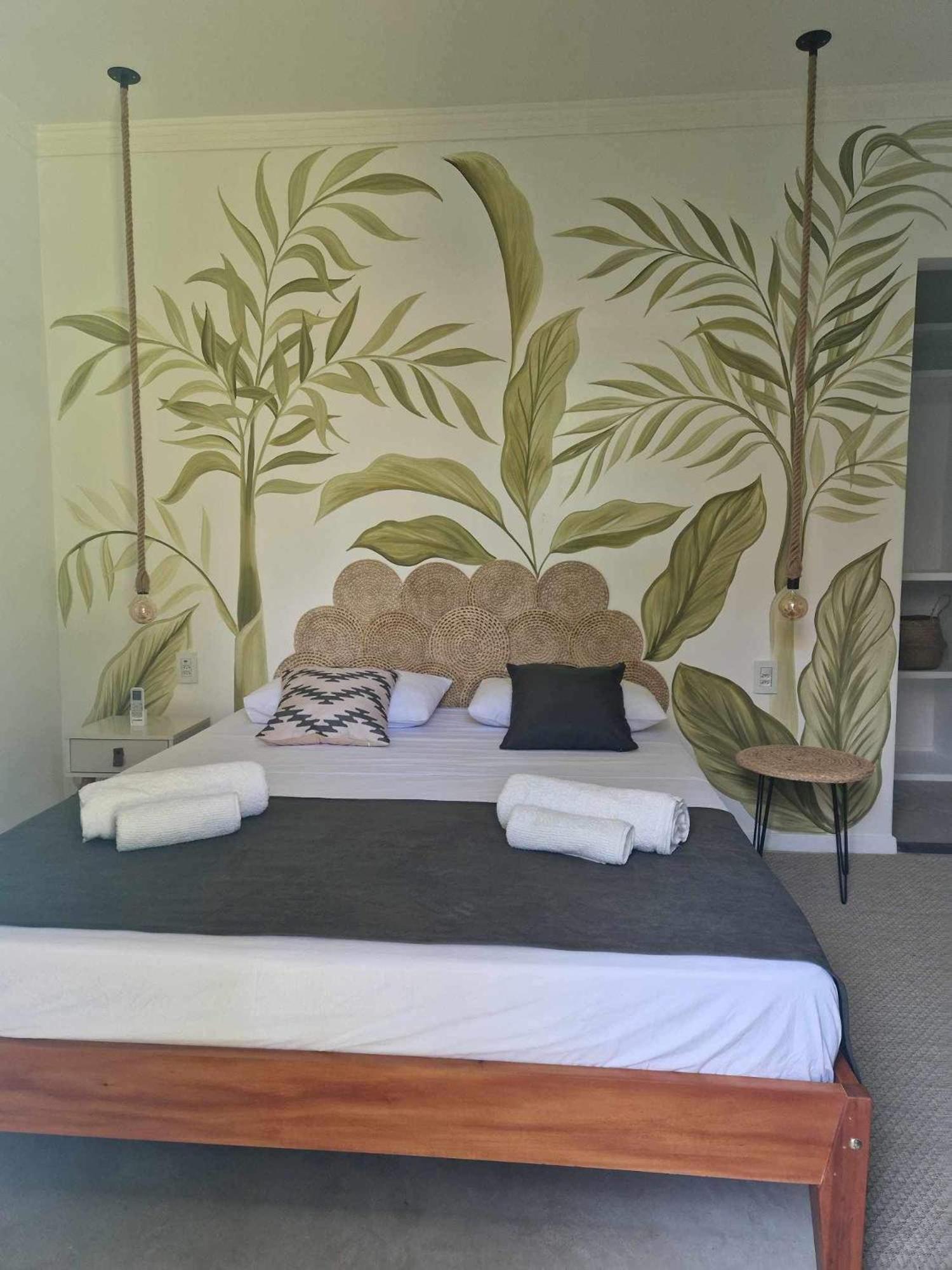 Queen Room photo 1