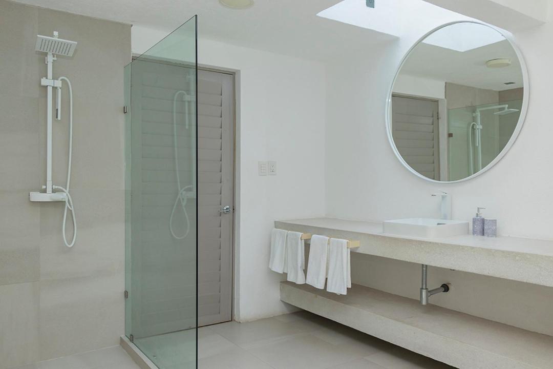 Four-Bedroom House - Photo 36
