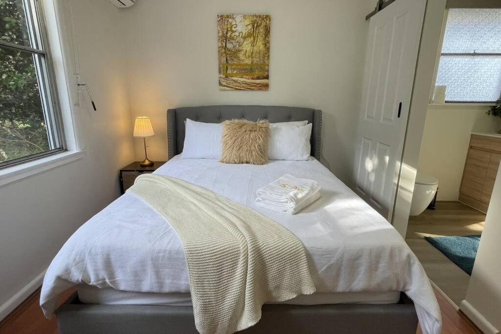 Three-Bedroom House photo 2