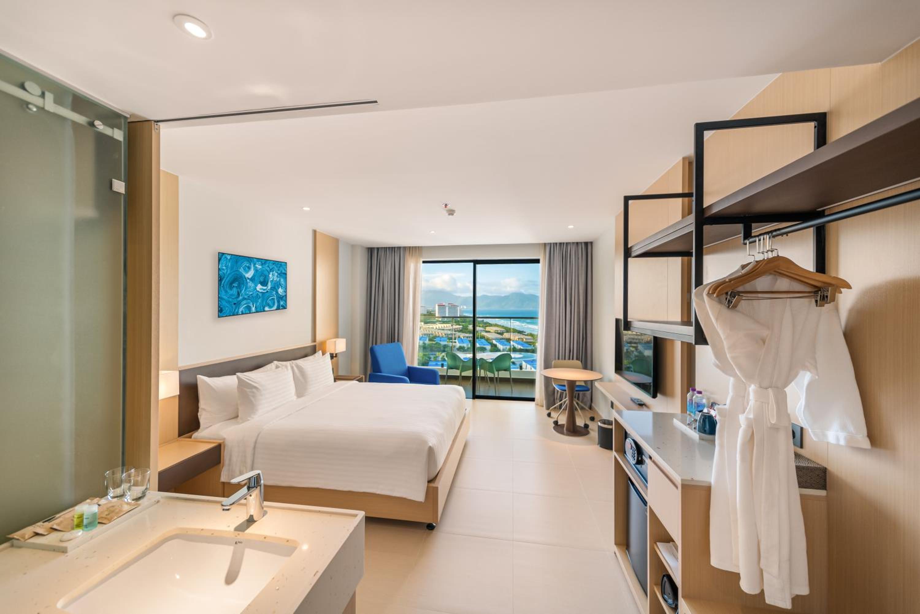 Deluxe King Room with Sea View