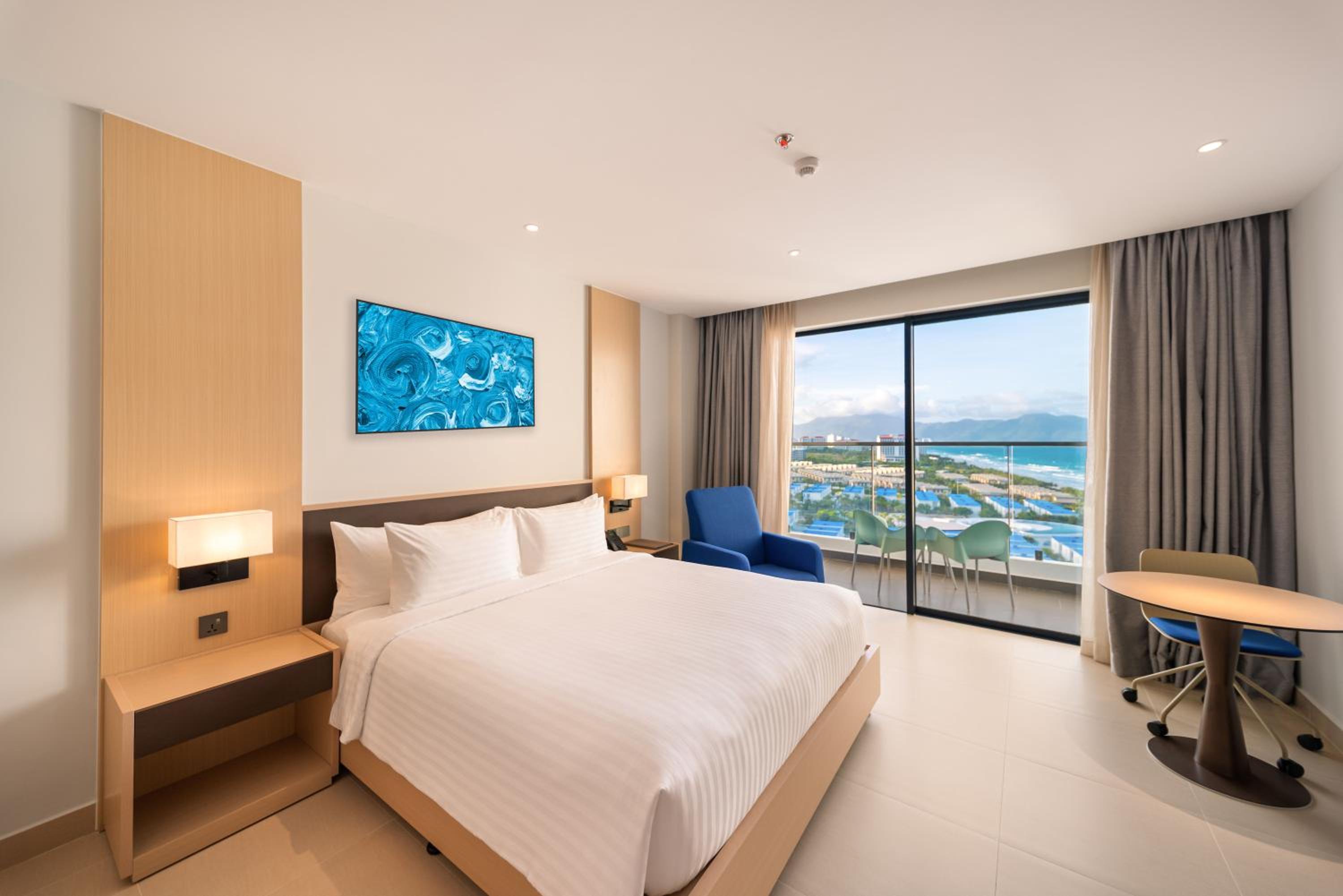 Deluxe King Room with Sea View photo 3