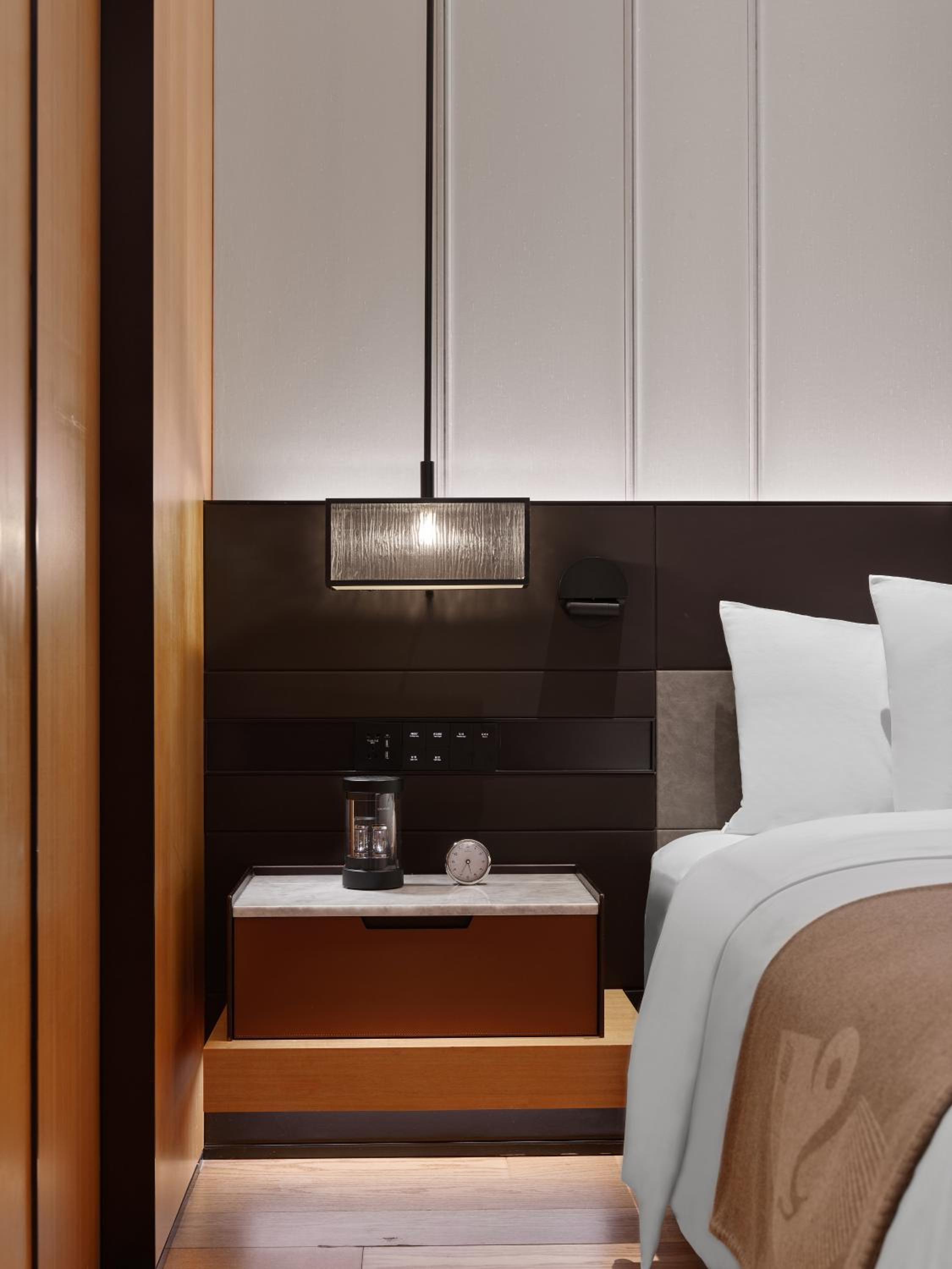 Deluxe King Room photo 2