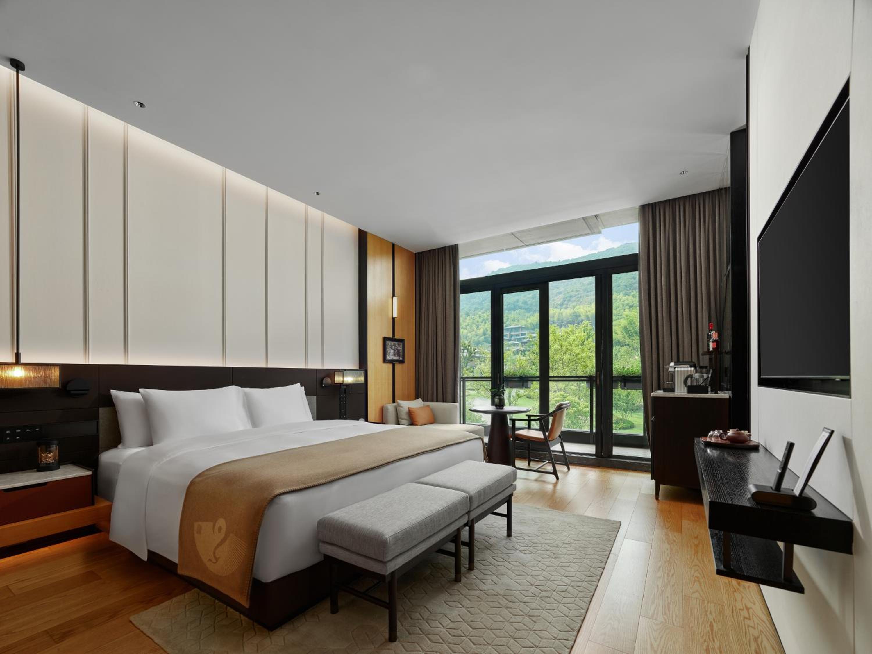 Deluxe King Room photo 1
