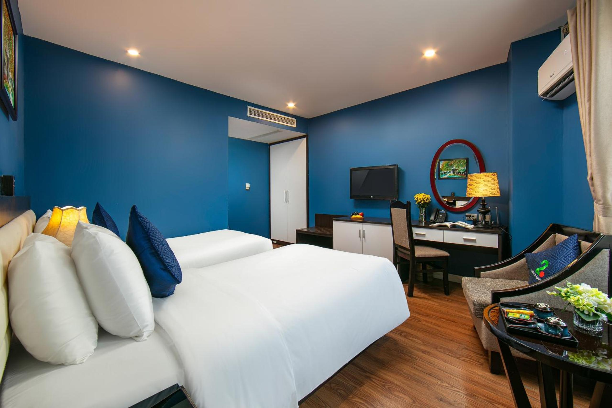Deluxe Double or Twin Room with City View