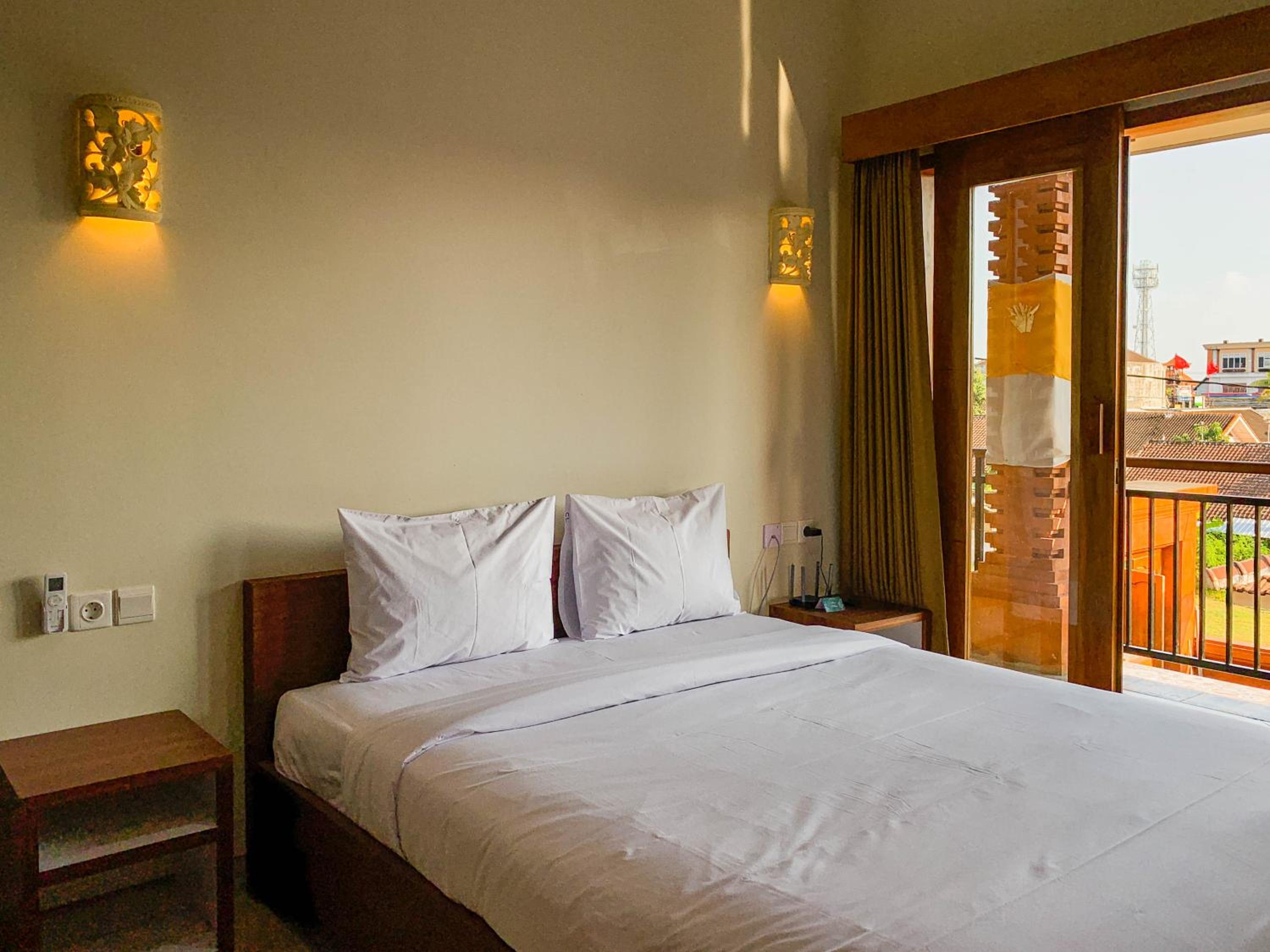 Deluxe Double Room - Photo 12